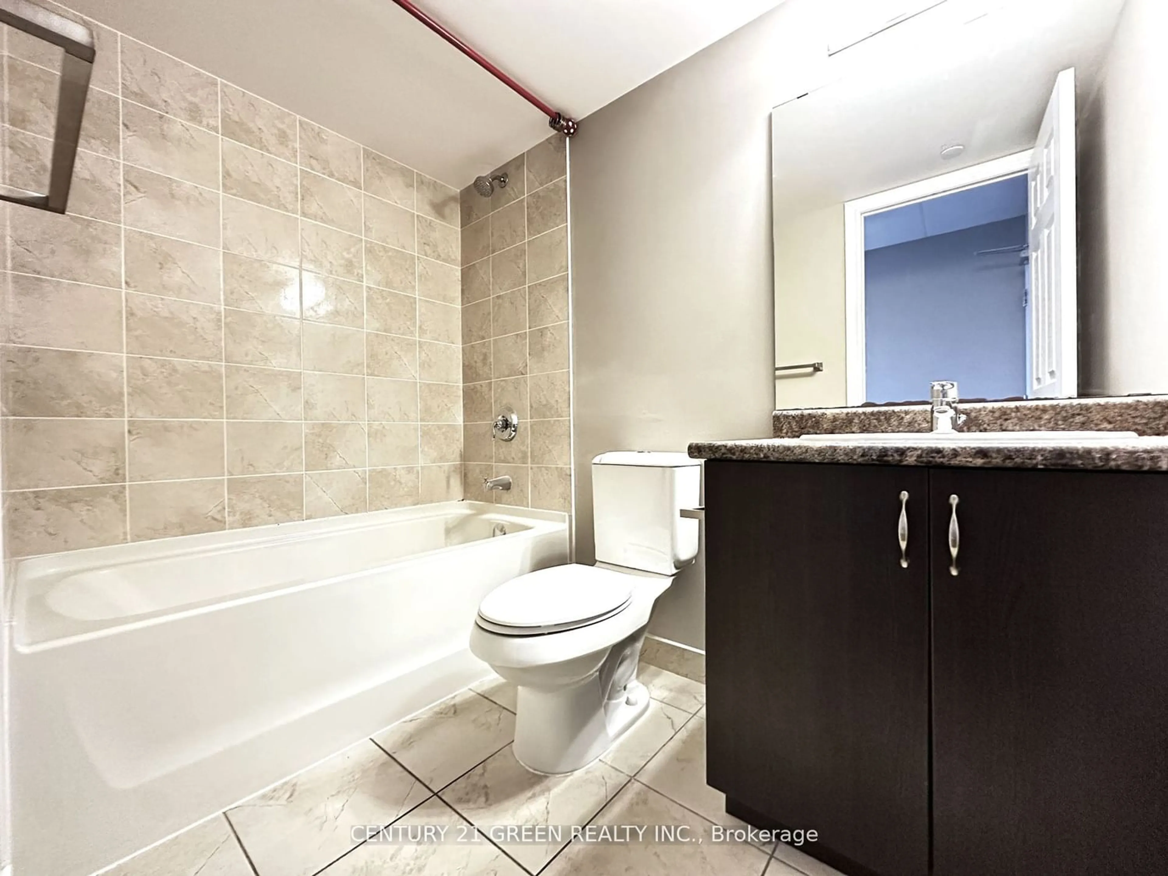 Standard bathroom for 716 Main St #402, Milton Ontario L9T 3P6
