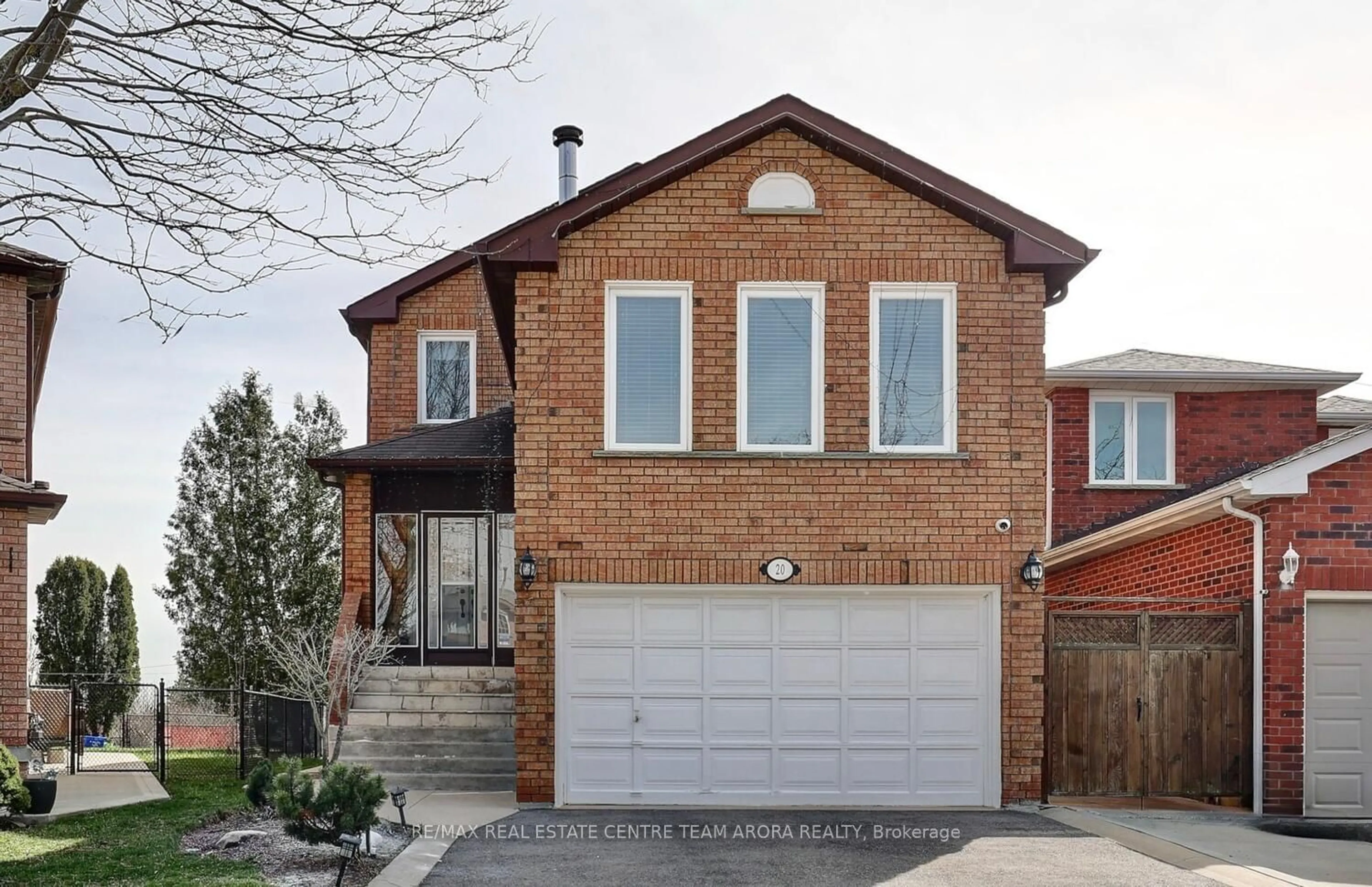 Home with brick exterior material for 20 Preakness Crt, Brampton Ontario L6Y 4G3