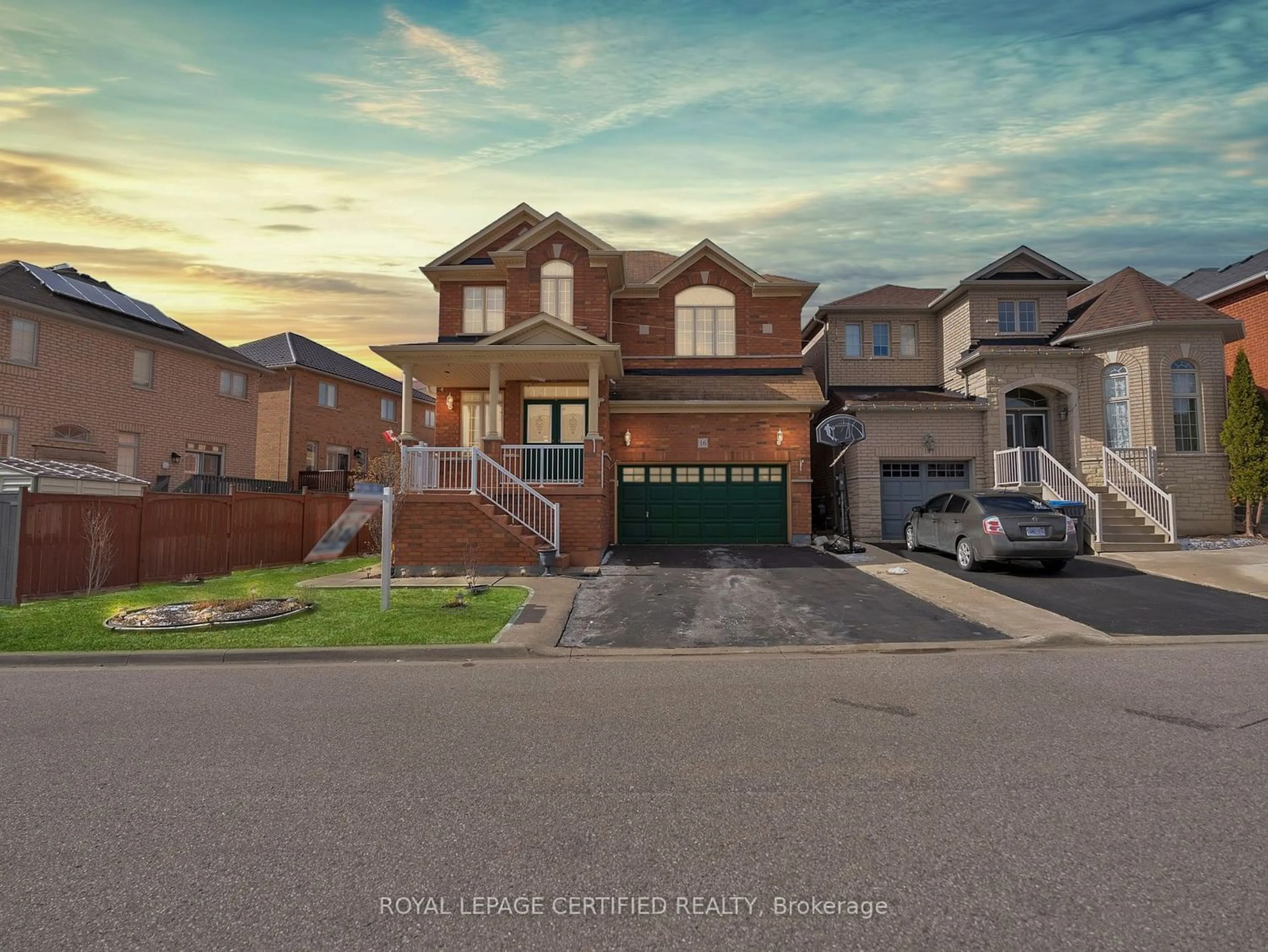 Frontside or backside of a home for 16 Frankford St, Brampton Ontario L6R 0R1