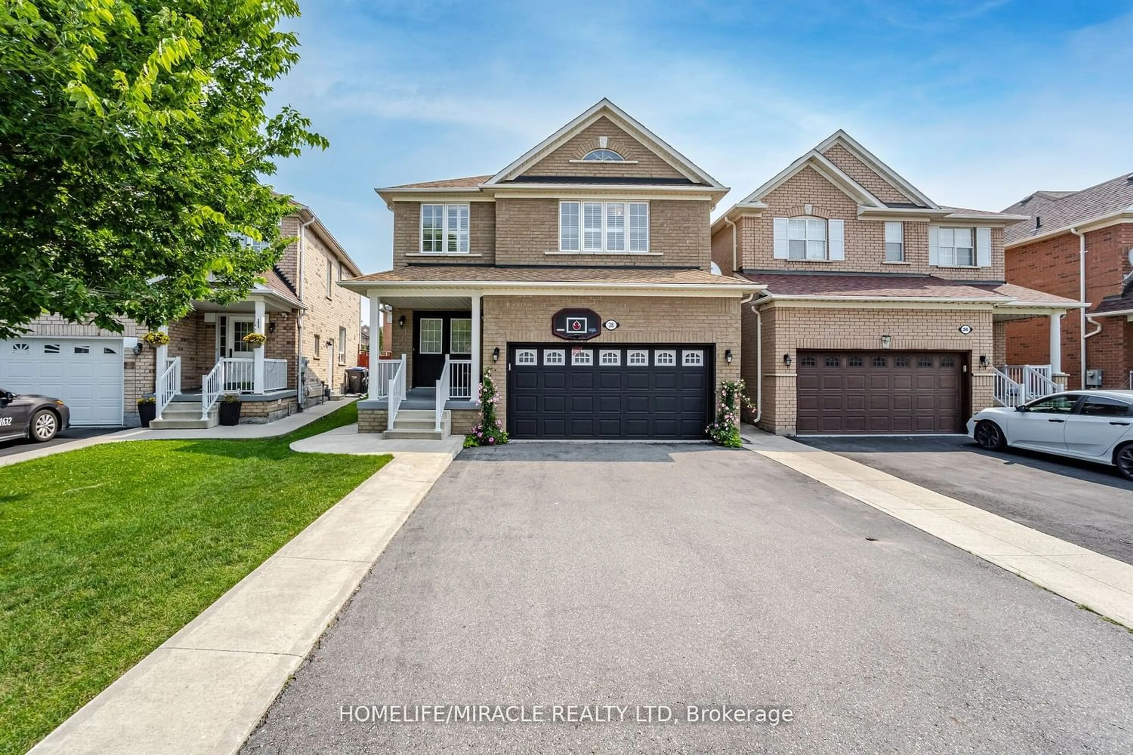 Frontside or backside of a home for 38 Mario St, Brampton Ontario L6P 1N2