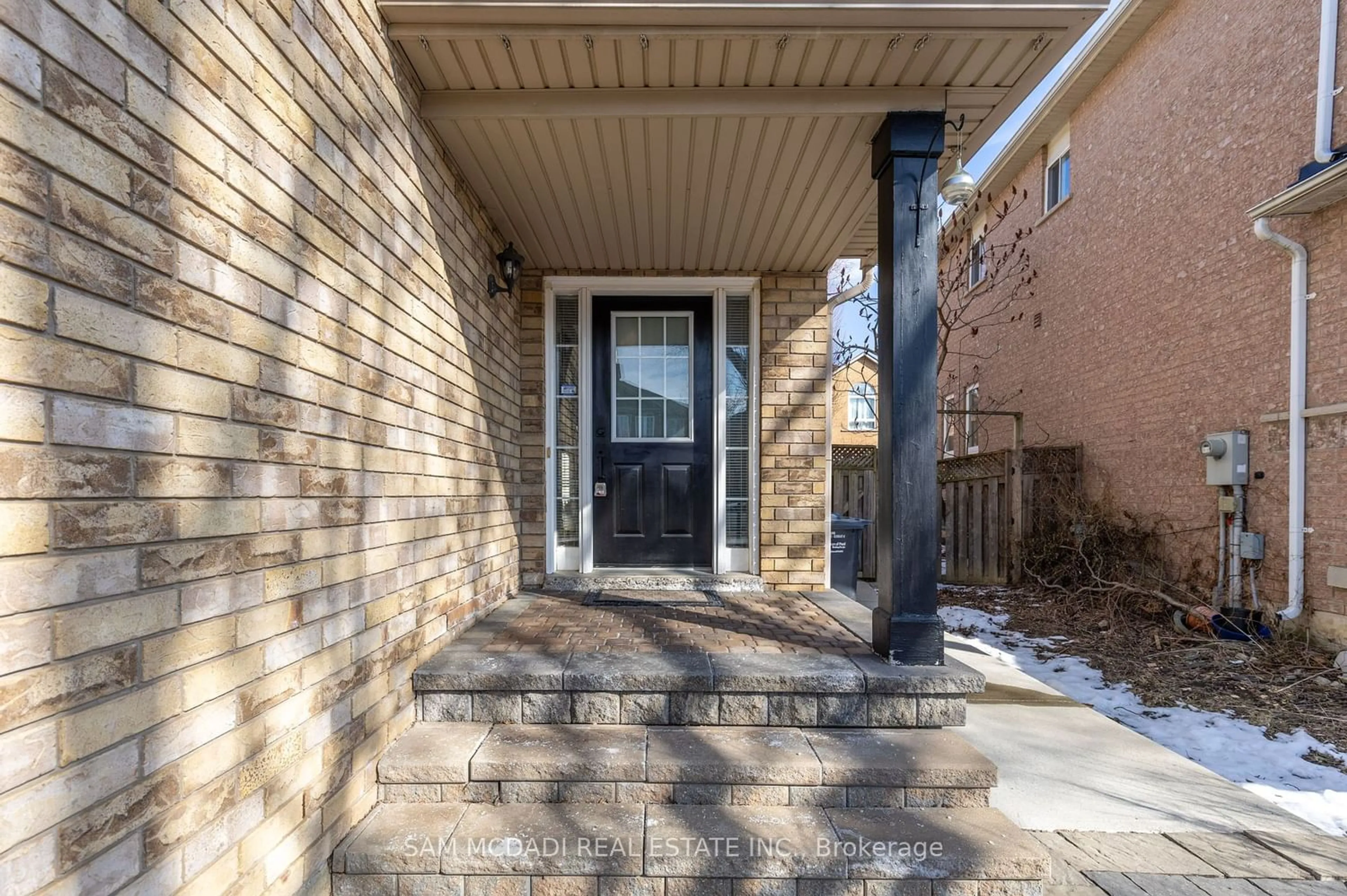 Indoor entryway for 5675 Raleigh St, Mississauga Ontario L5M 7E6