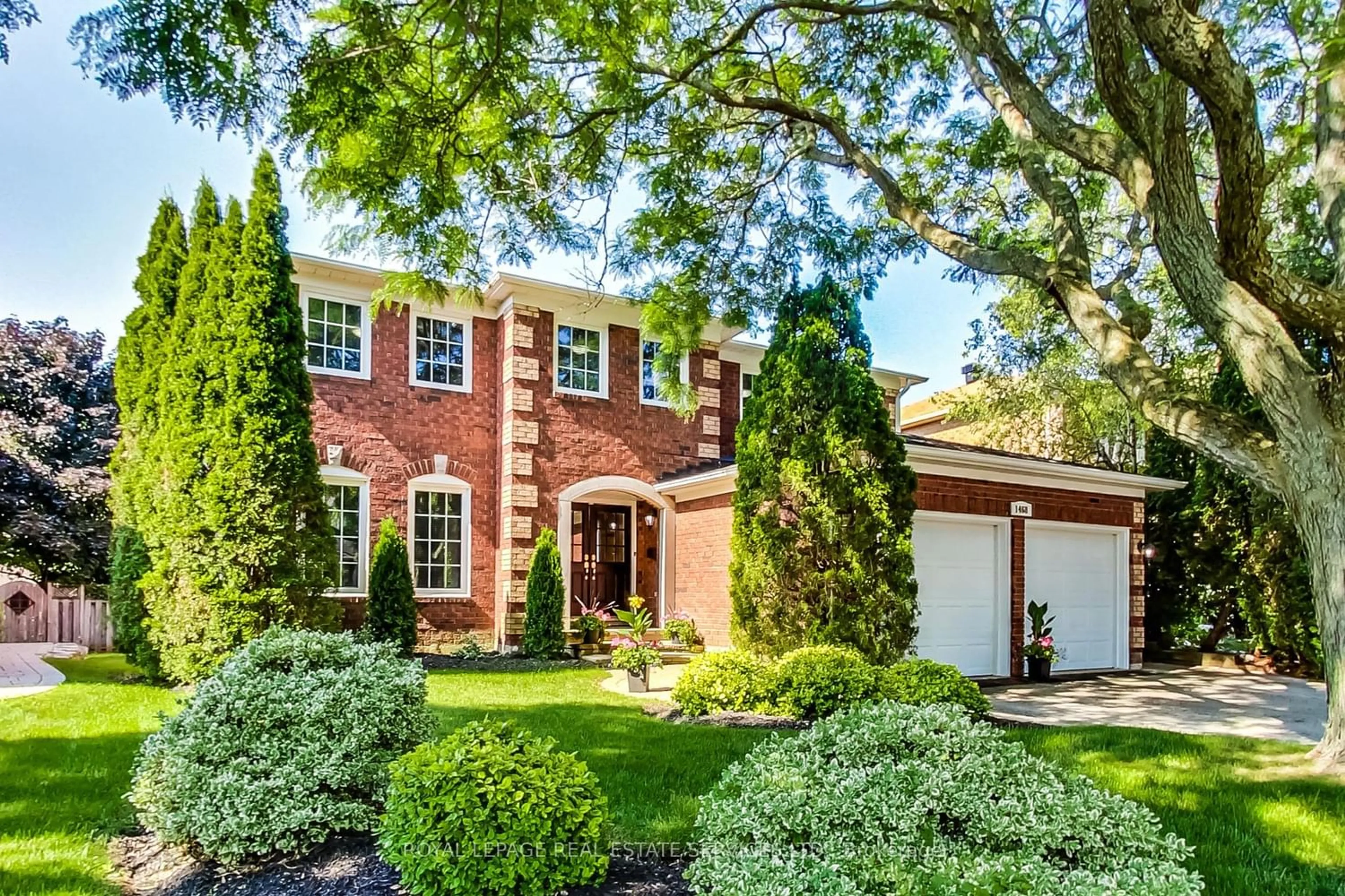 Home with brick exterior material for 1468 Tanner Crt, Oakville Ontario L6M 2Z3