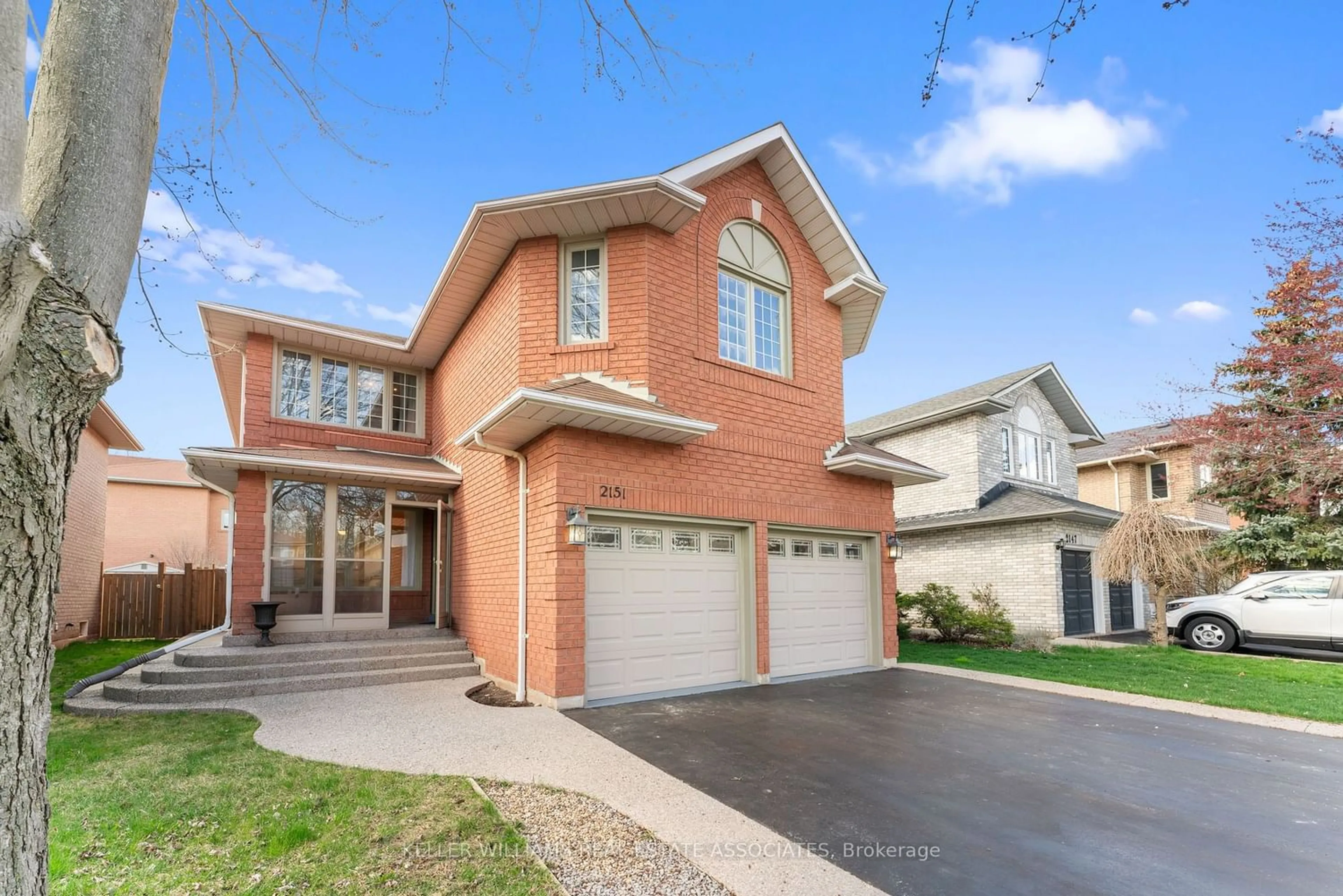 Home with brick exterior material for 2151 Grand Ravine Dr, Oakville Ontario L6H 6B3