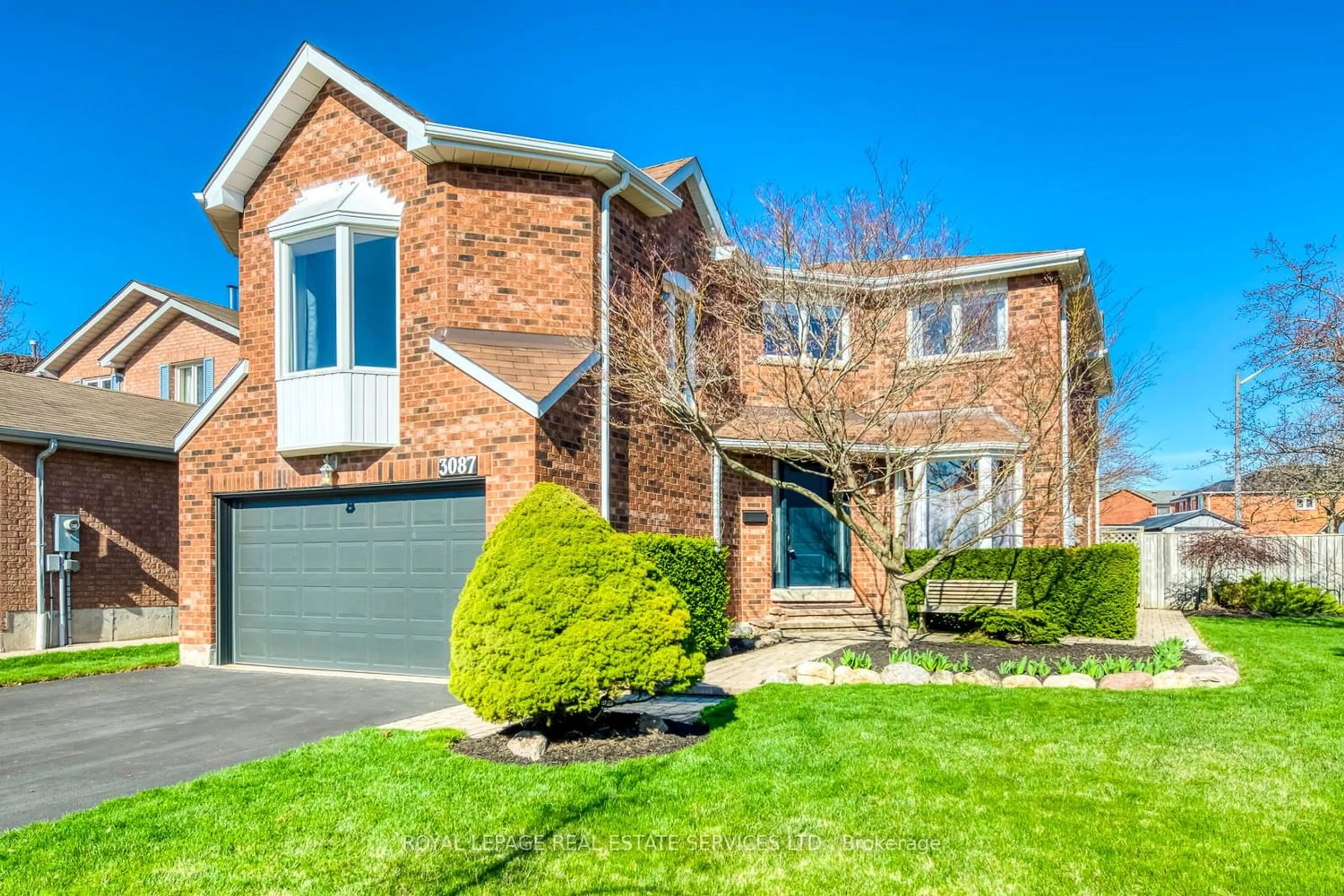 Home with brick exterior material for 3087 Cascade Crt, Mississauga Ontario L5L 5L9