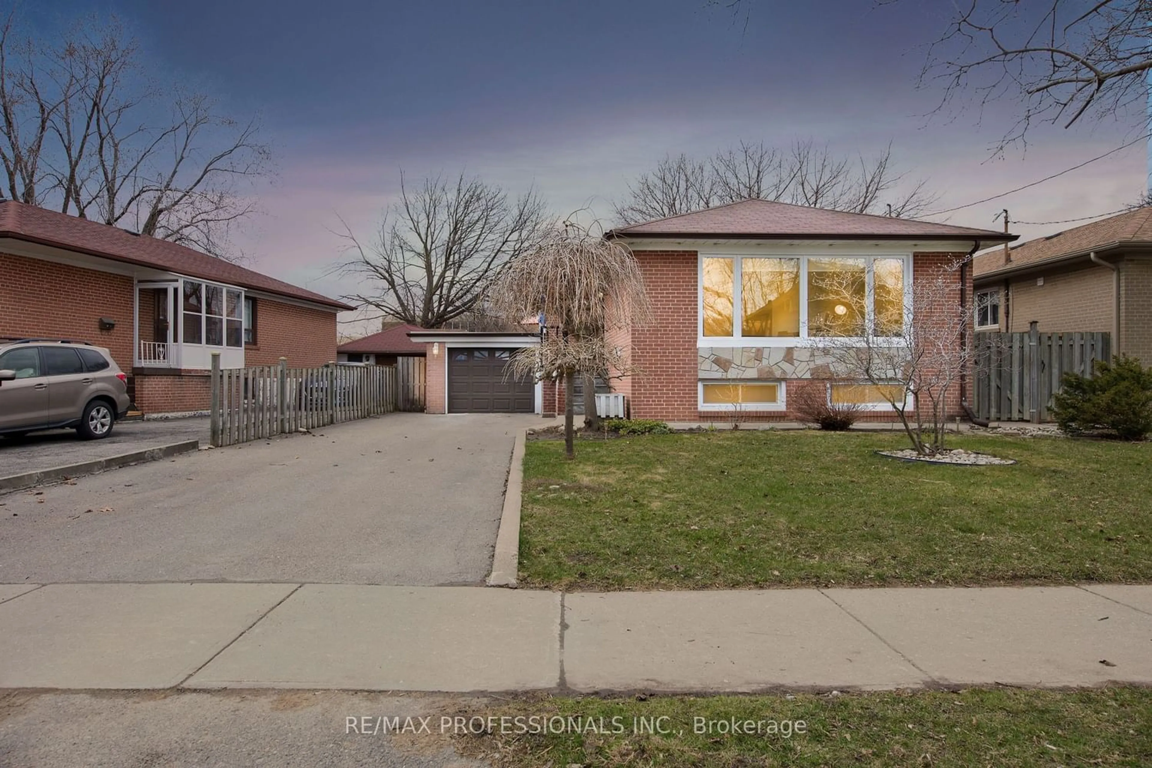Frontside or backside of a home for 164 Wellesworth Dr, Toronto Ontario M9C 4S1