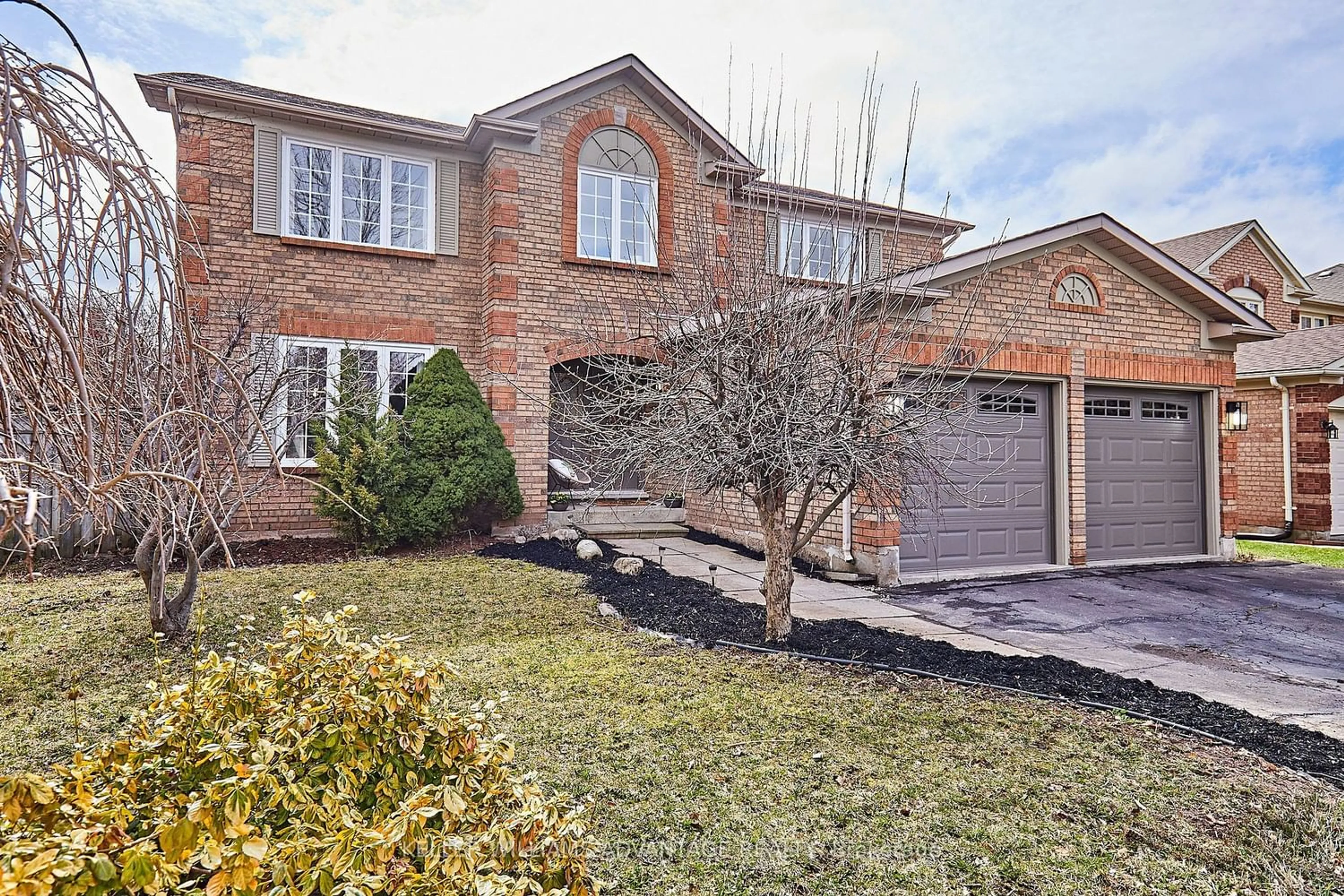 Home with brick exterior material for 2100 Schoolmaster Circ, Oakville Ontario L6M 3A2