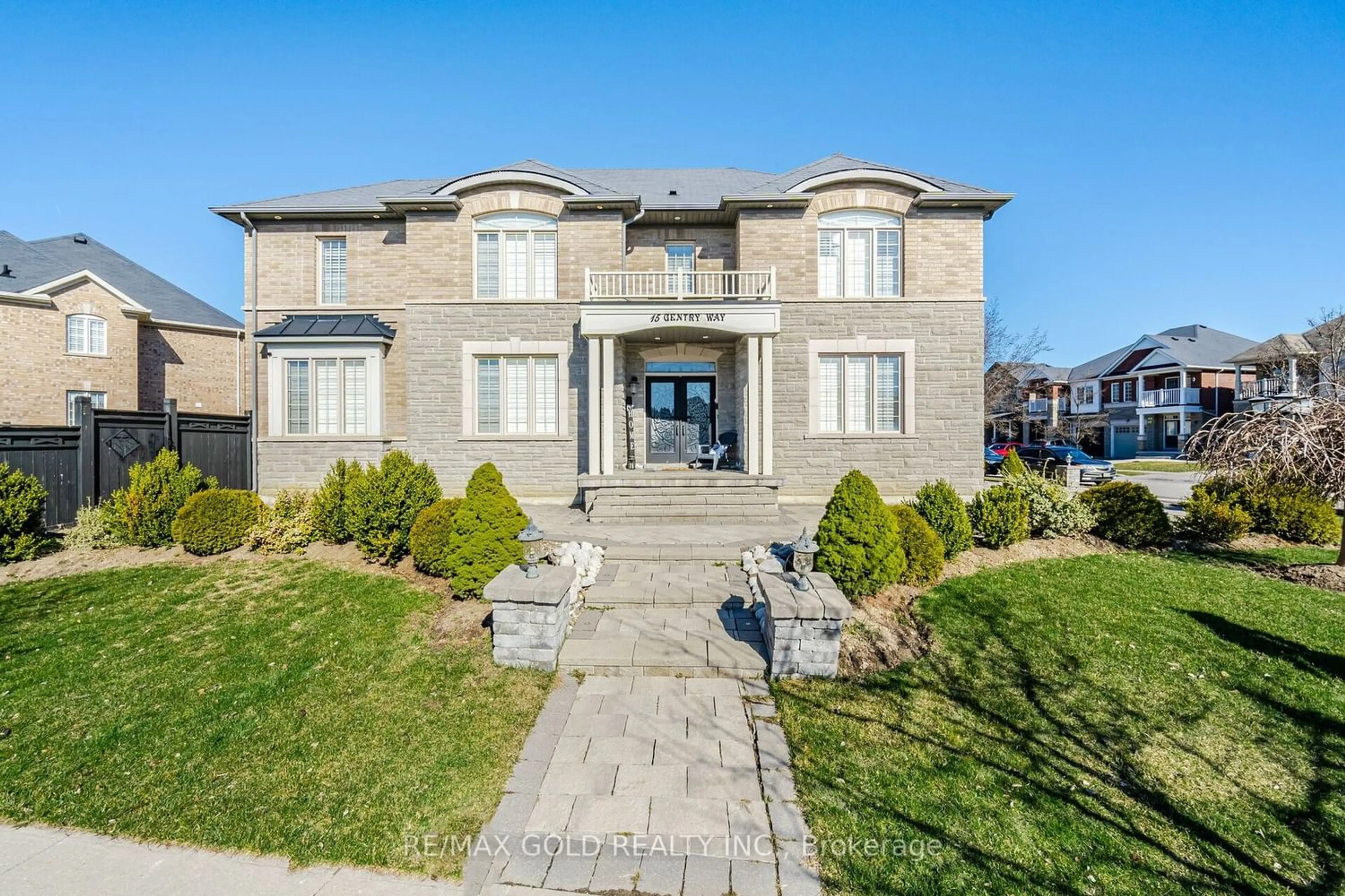 Frontside or backside of a home for 15 Gentry Way, Brampton Ontario L6P 3N5
