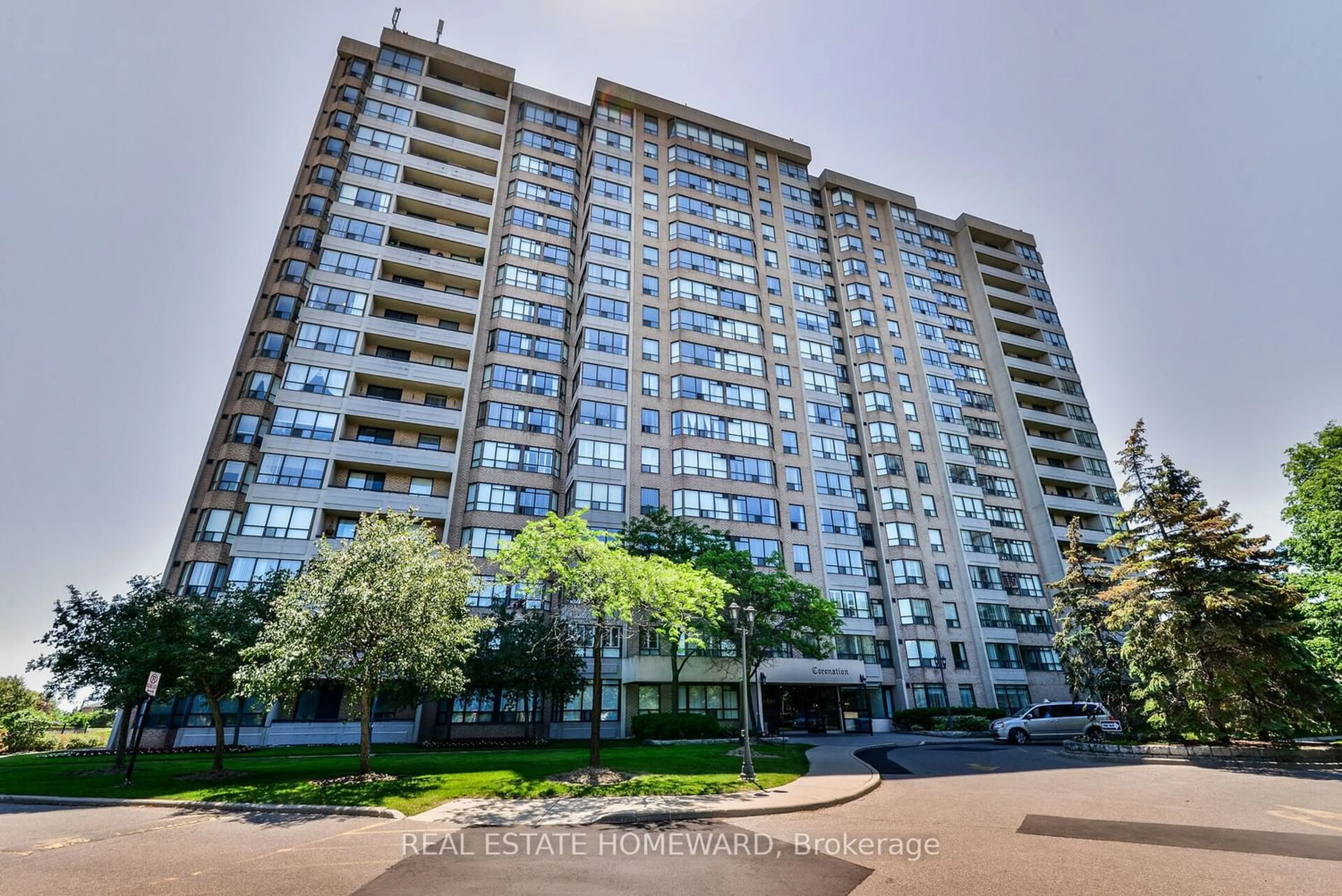 A pic from exterior of the house or condo for 10 Malta Ave #809, Brampton Ontario L6Y 4G6