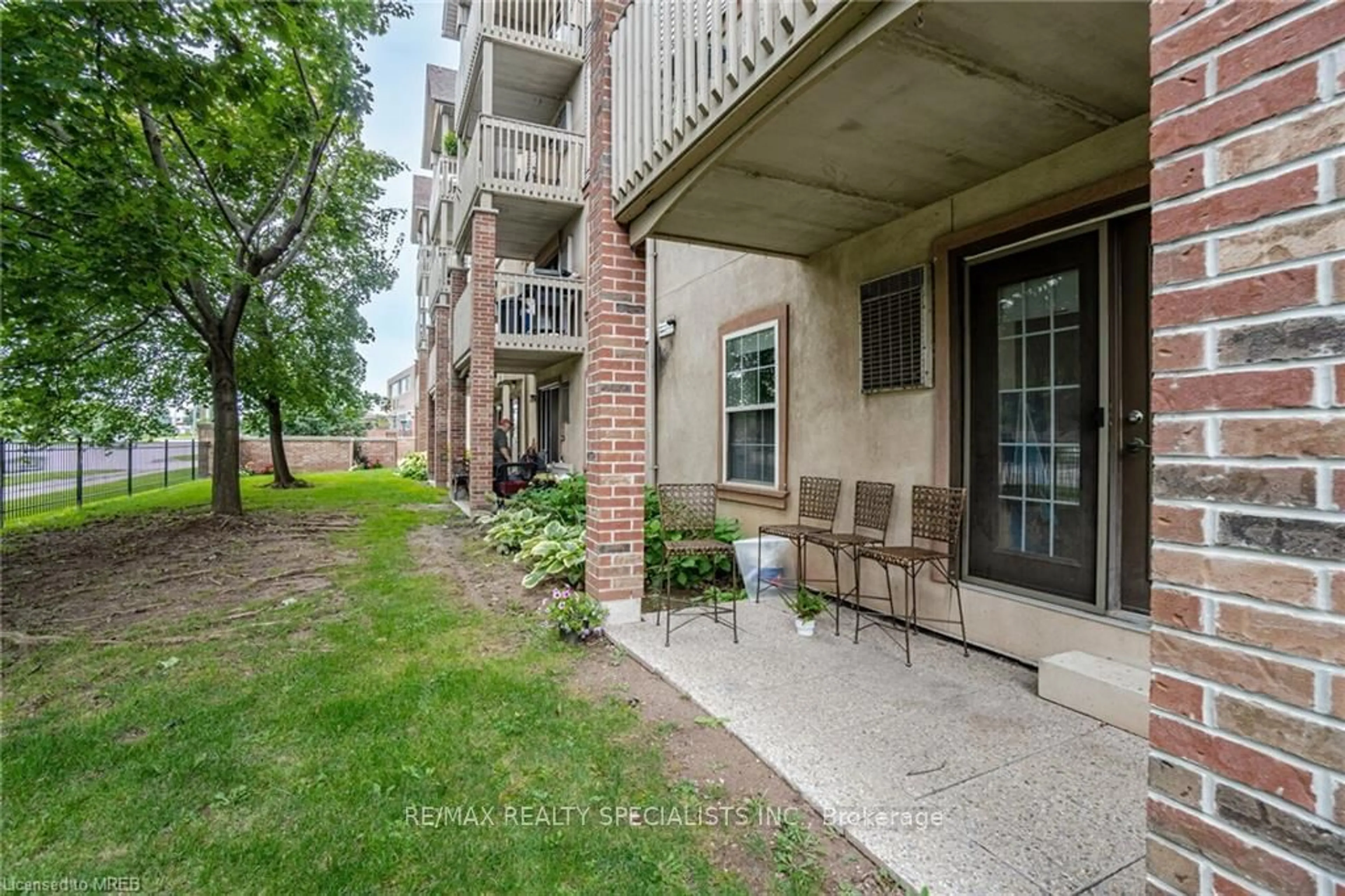 A pic from exterior of the house or condo for 4003 Kilmer Dr #107, Burlington Ontario L7M 4M1