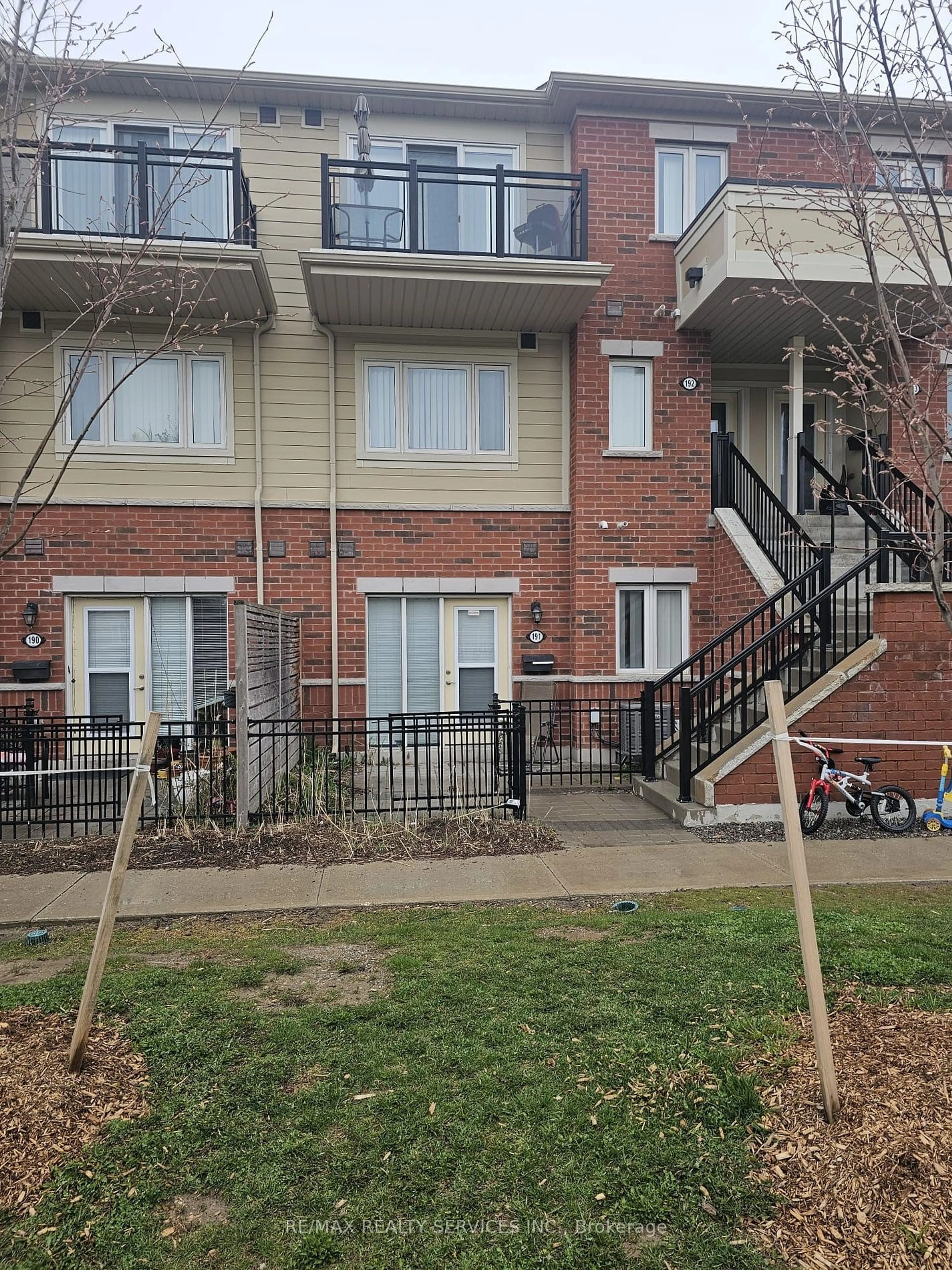 A pic from exterior of the house or condo for 250 Sunny Meadow Blvd #191, Brampton Ontario L6R 3Y6