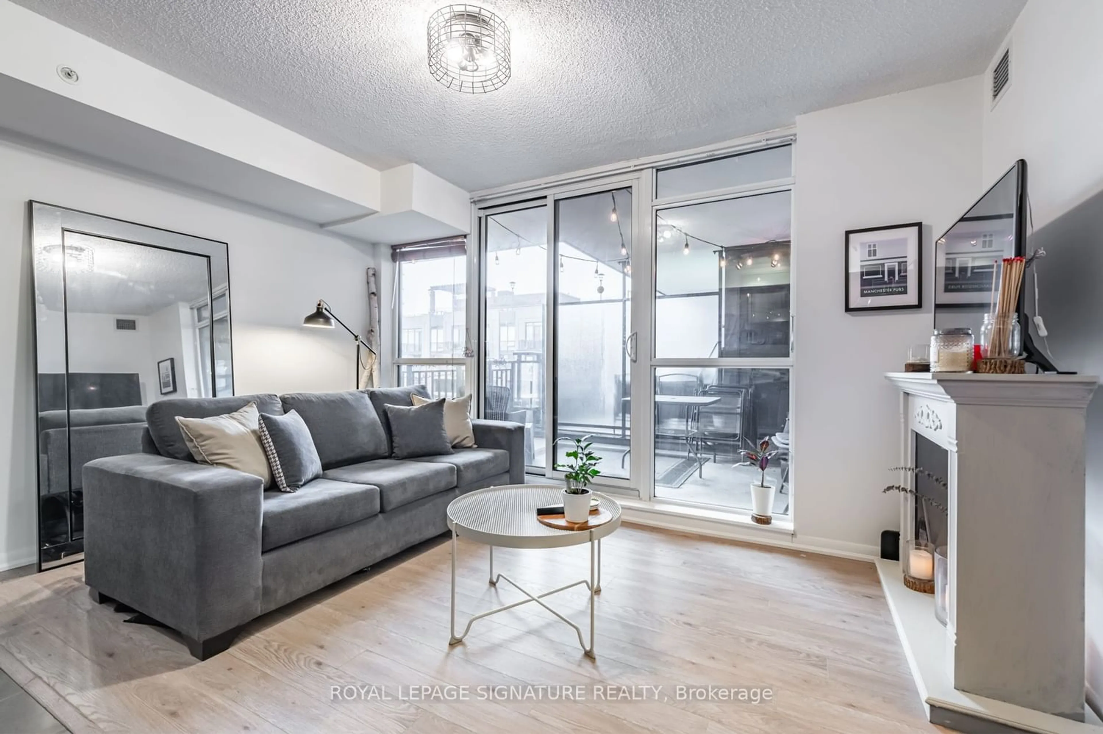 Living room for 830 Lawrence Ave #724, Toronto Ontario M6A 1C3