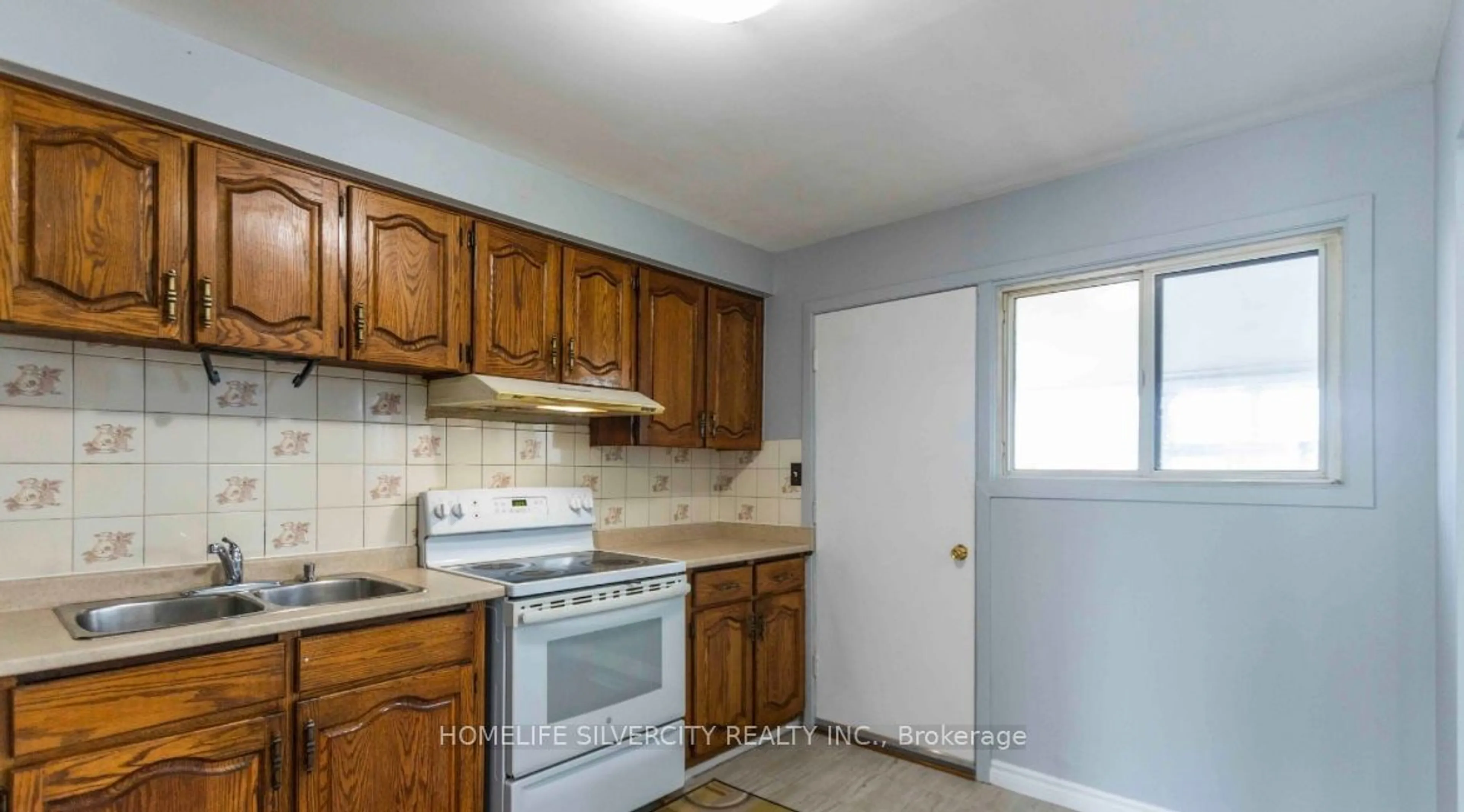 Standard kitchen for 7271 Hermitage Rd, Mississauga Ontario L4T 2S5