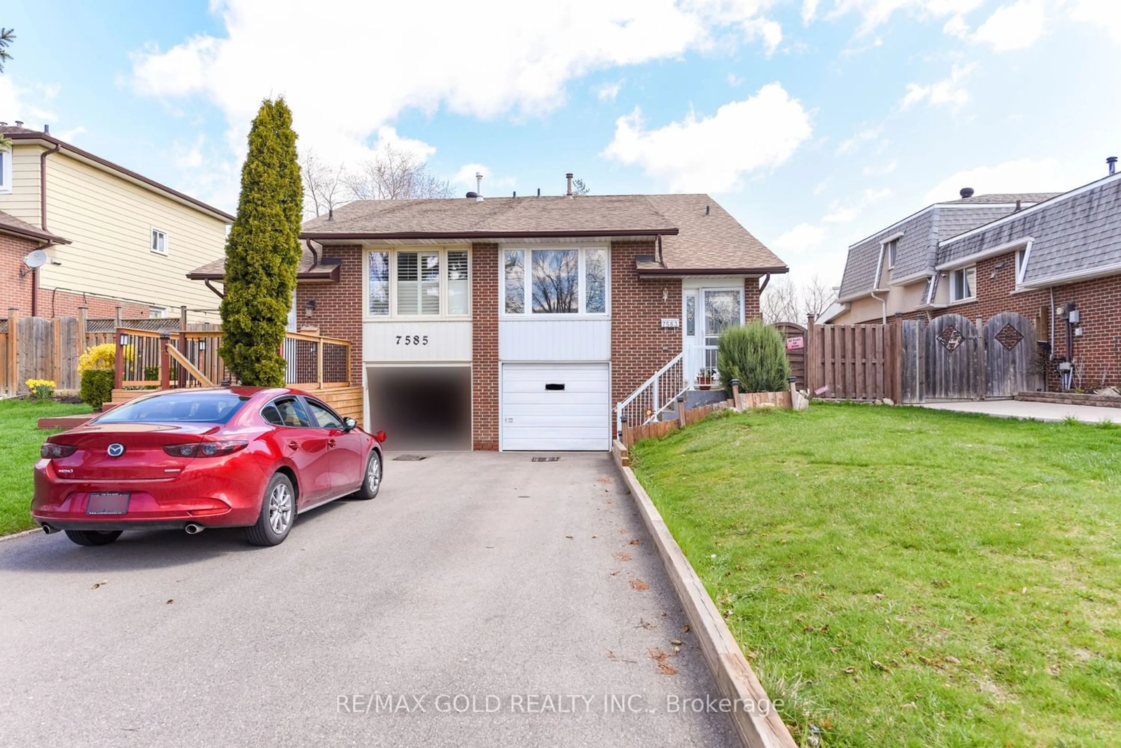 Frontside or backside of a home for 7583 Wildfern Dr, Mississauga Ontario L4T 3P7