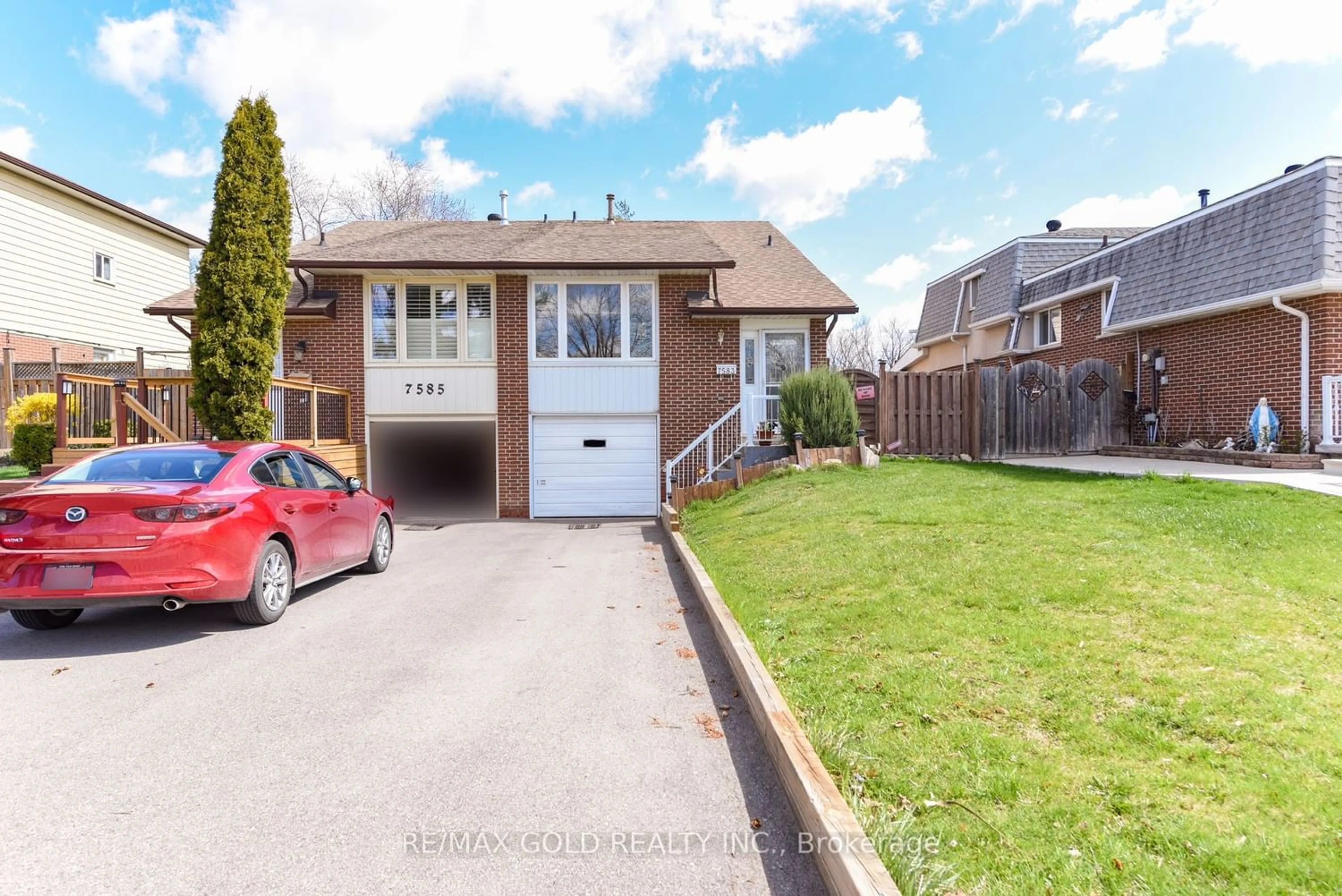 Frontside or backside of a home for 7583 Wildfern Dr, Mississauga Ontario L4T 3P7