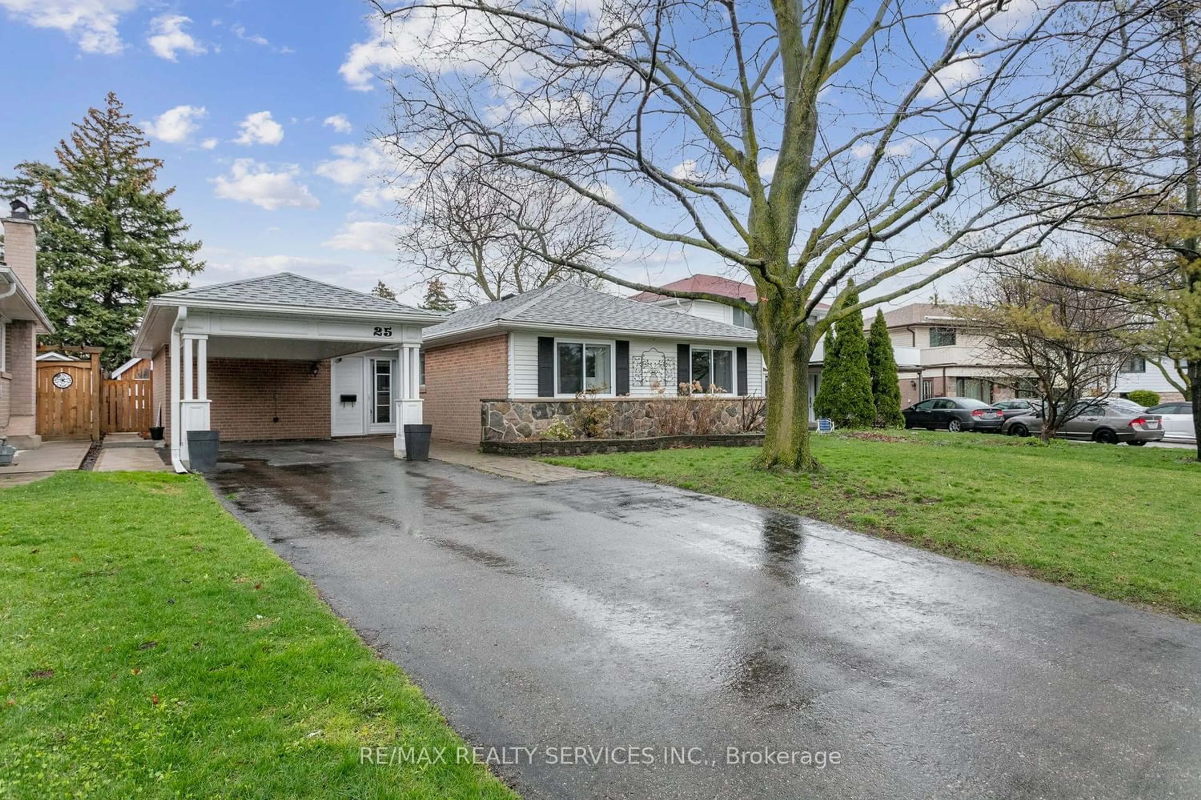 Frontside or backside of a home for 25 Allendale Rd, Brampton Ontario L6W 2Y7