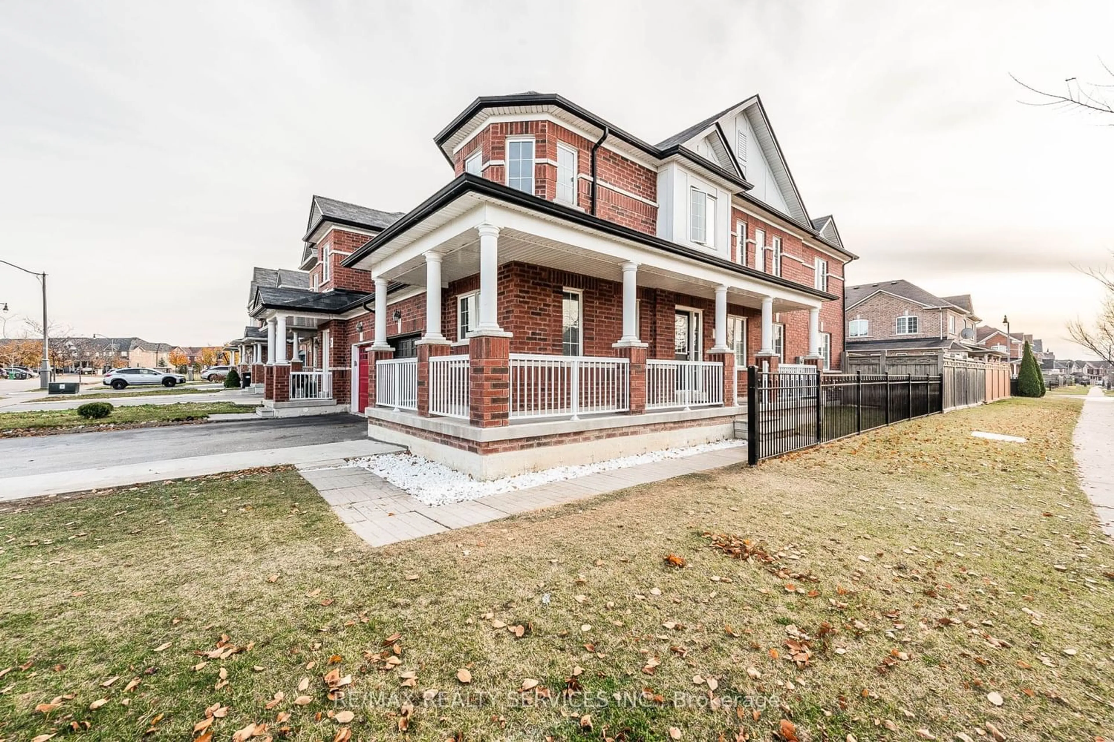 Home with brick exterior material for 2 Burnstown Circ, Brampton Ontario L6P 3M1