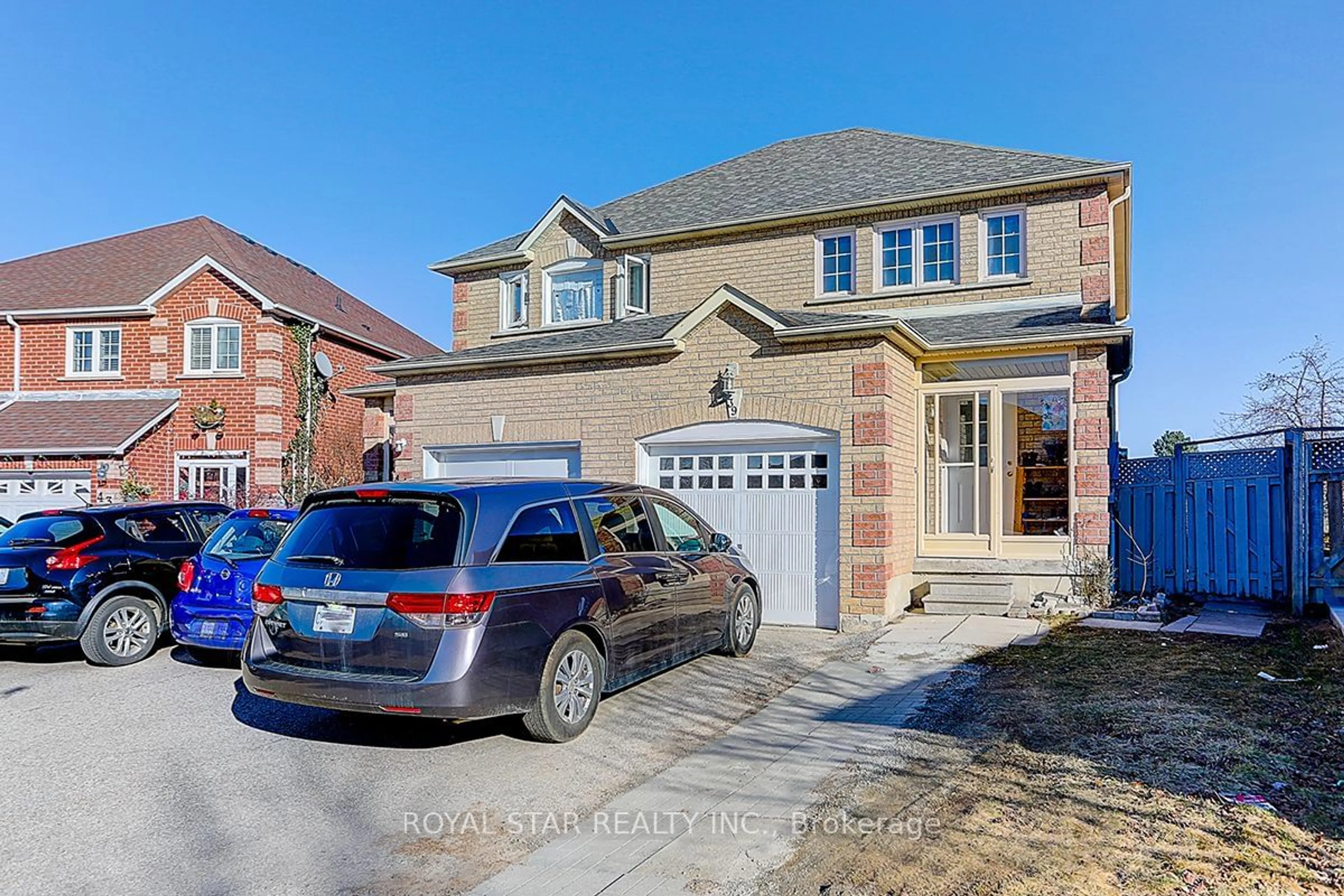 Home with brick exterior material for 39 Caruso Dr, Brampton Ontario L6Y 5B2