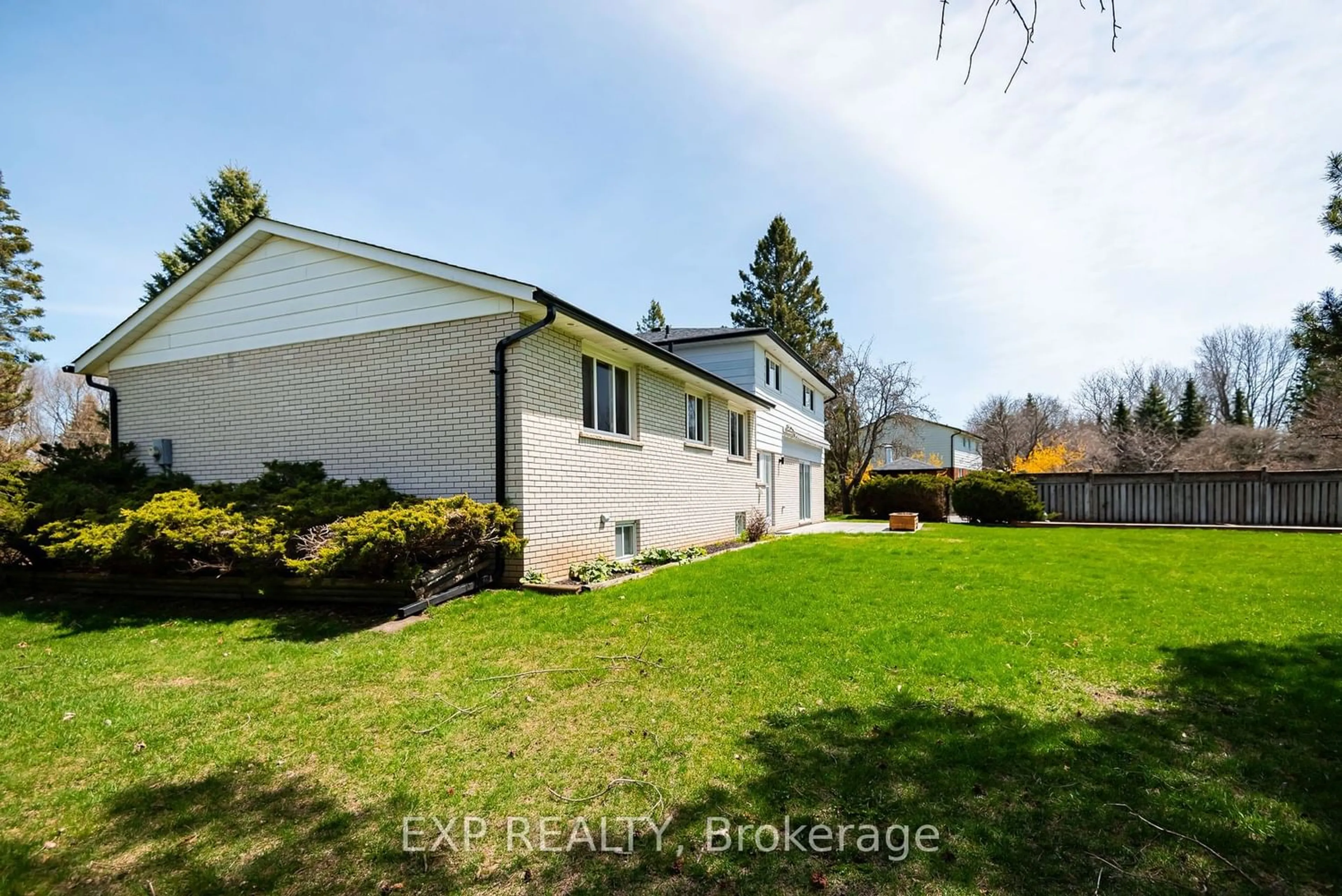 Frontside or backside of a home for 1638 Chester Dr, Caledon Ontario L7K 0W6