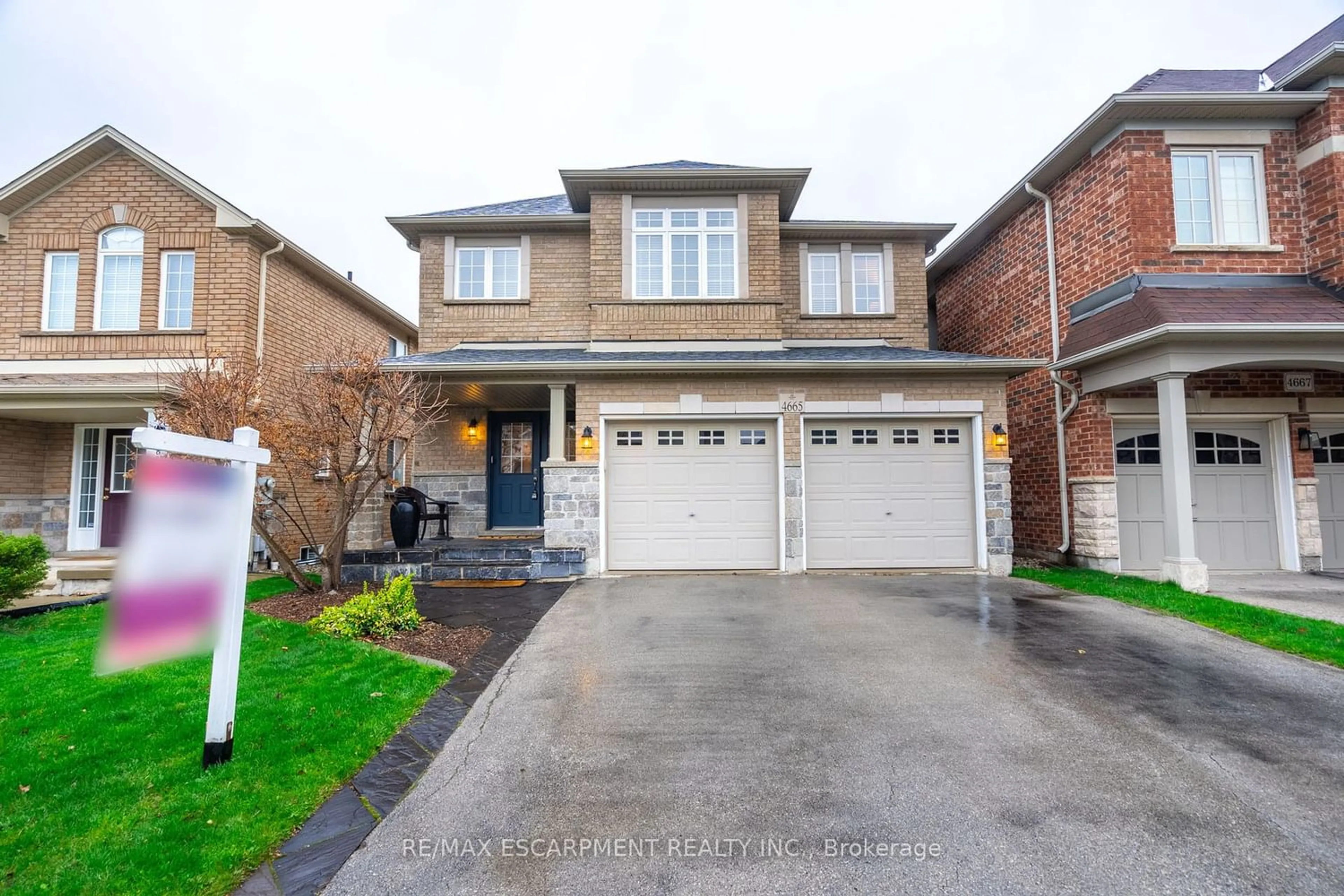 A pic from exterior of the house or condo for 4665 Huffman Rd, Burlington Ontario L7M 0E4