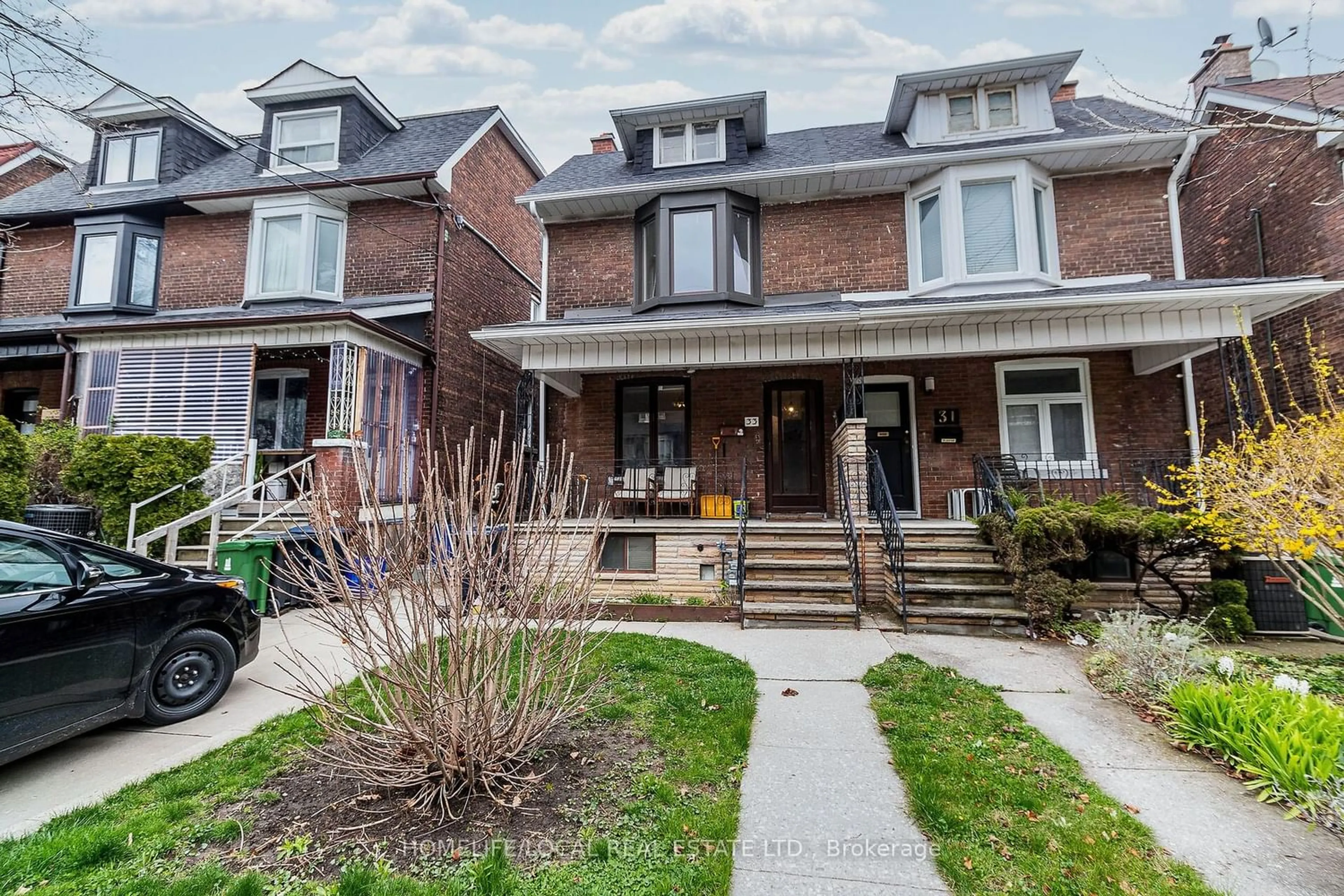 Home with brick exterior material for 33 Pauline Ave, Toronto Ontario M6H 3M7