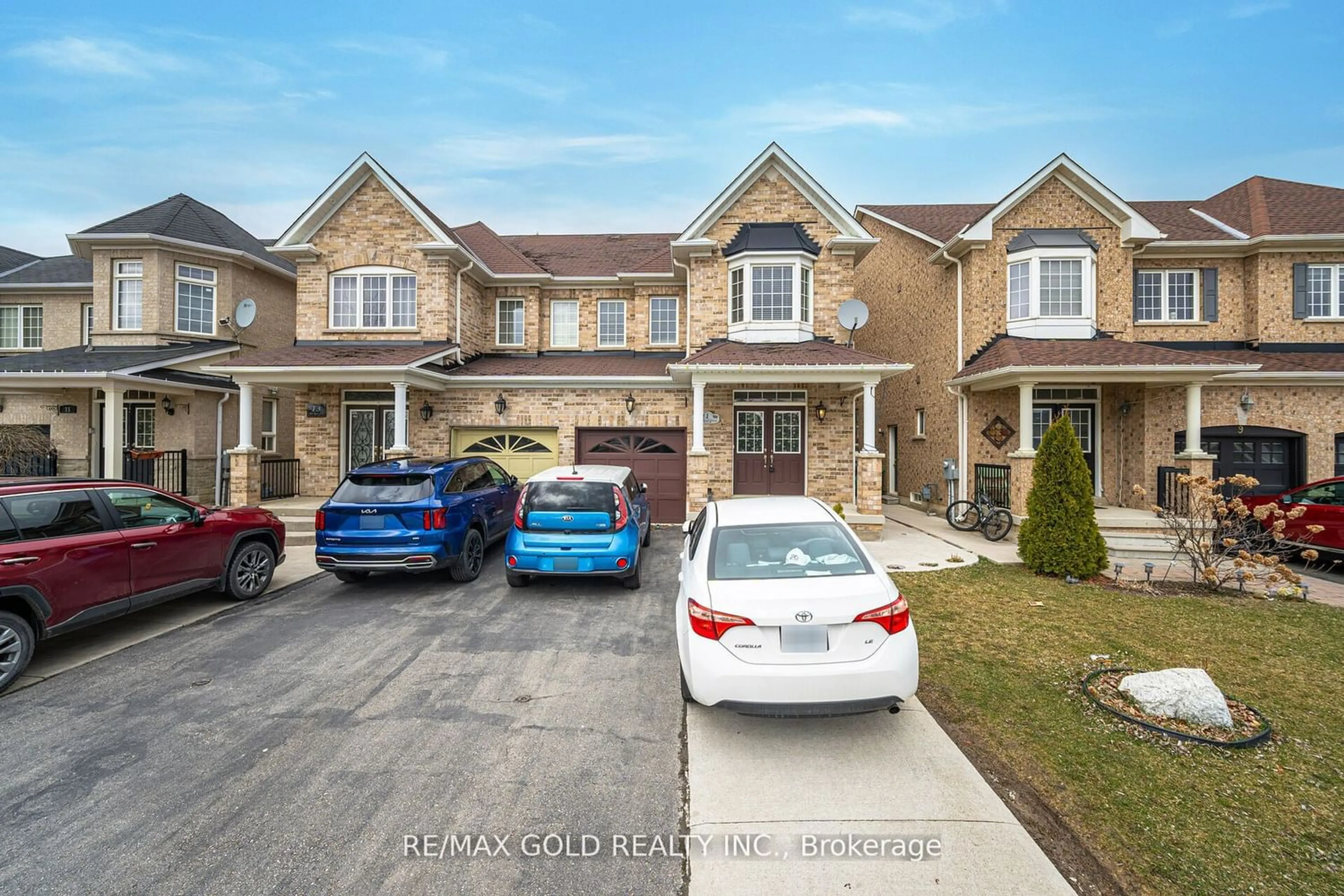 A pic from exterior of the house or condo for 11 Shortreed Grve, Brampton Ontario L6R 0R8
