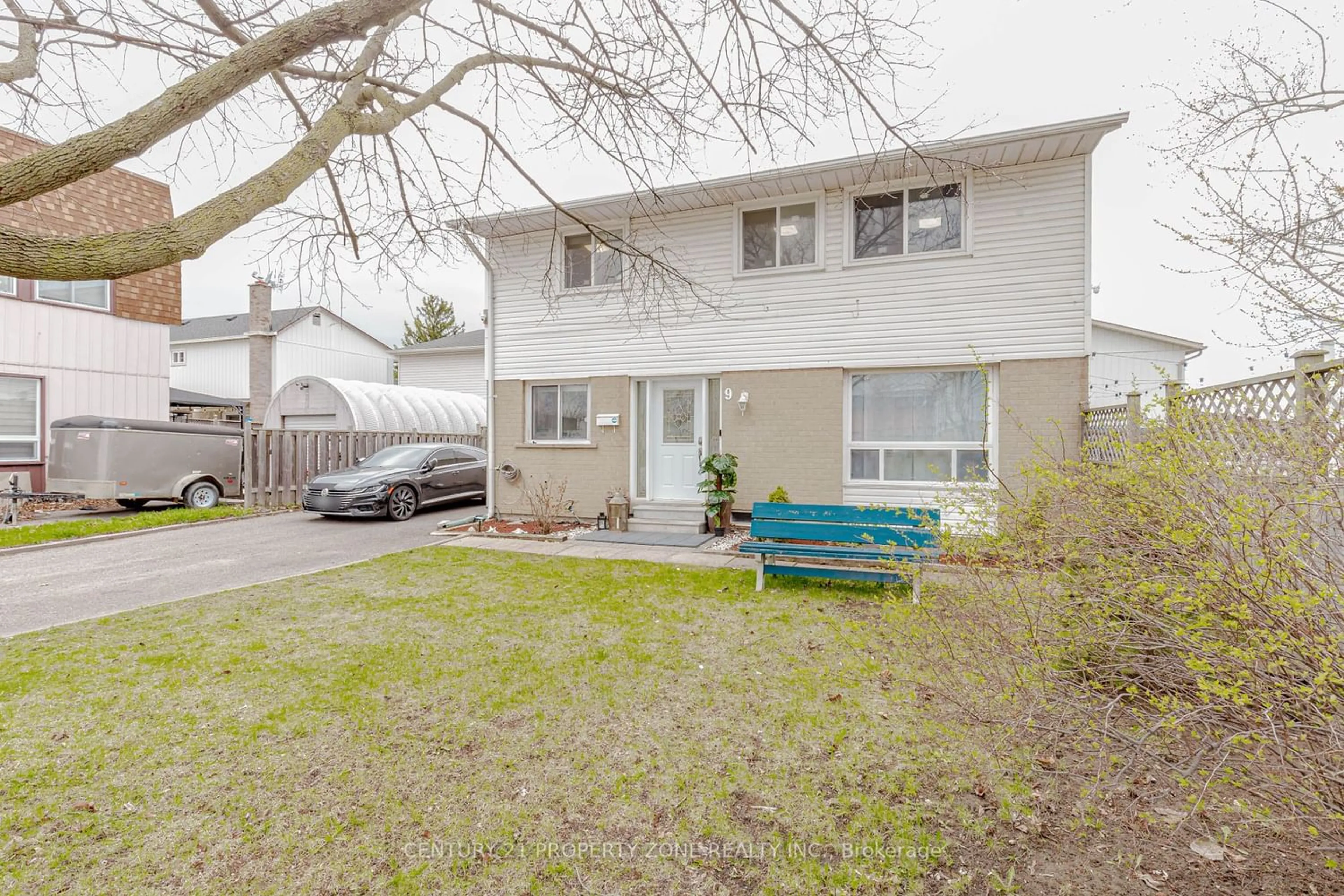 Frontside or backside of a home for 9 Glencairn Sq, Brampton Ontario L6S 2H7