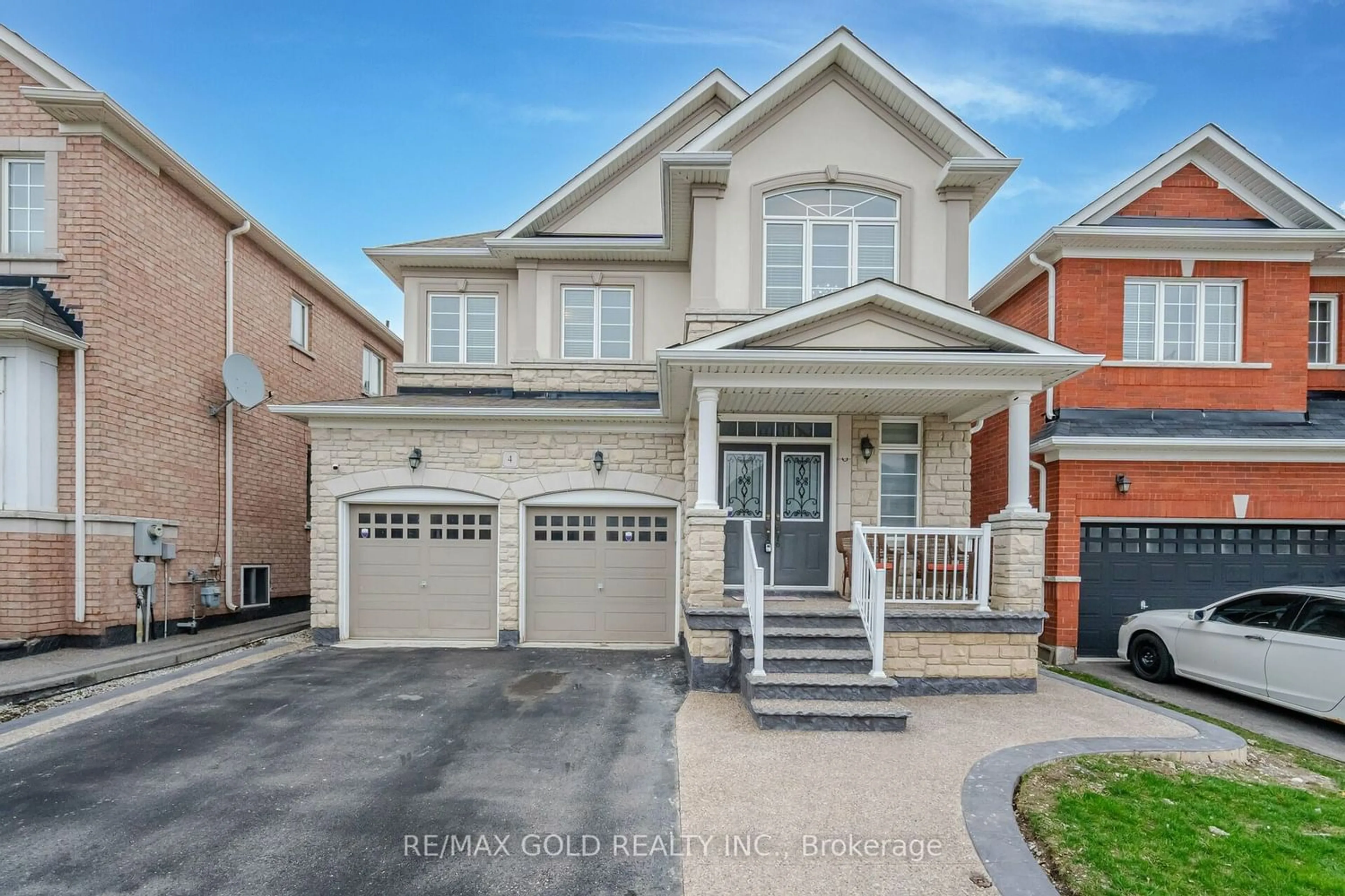 Home with brick exterior material for 4 Lockport Cres, Brampton Ontario L6P 3Y1