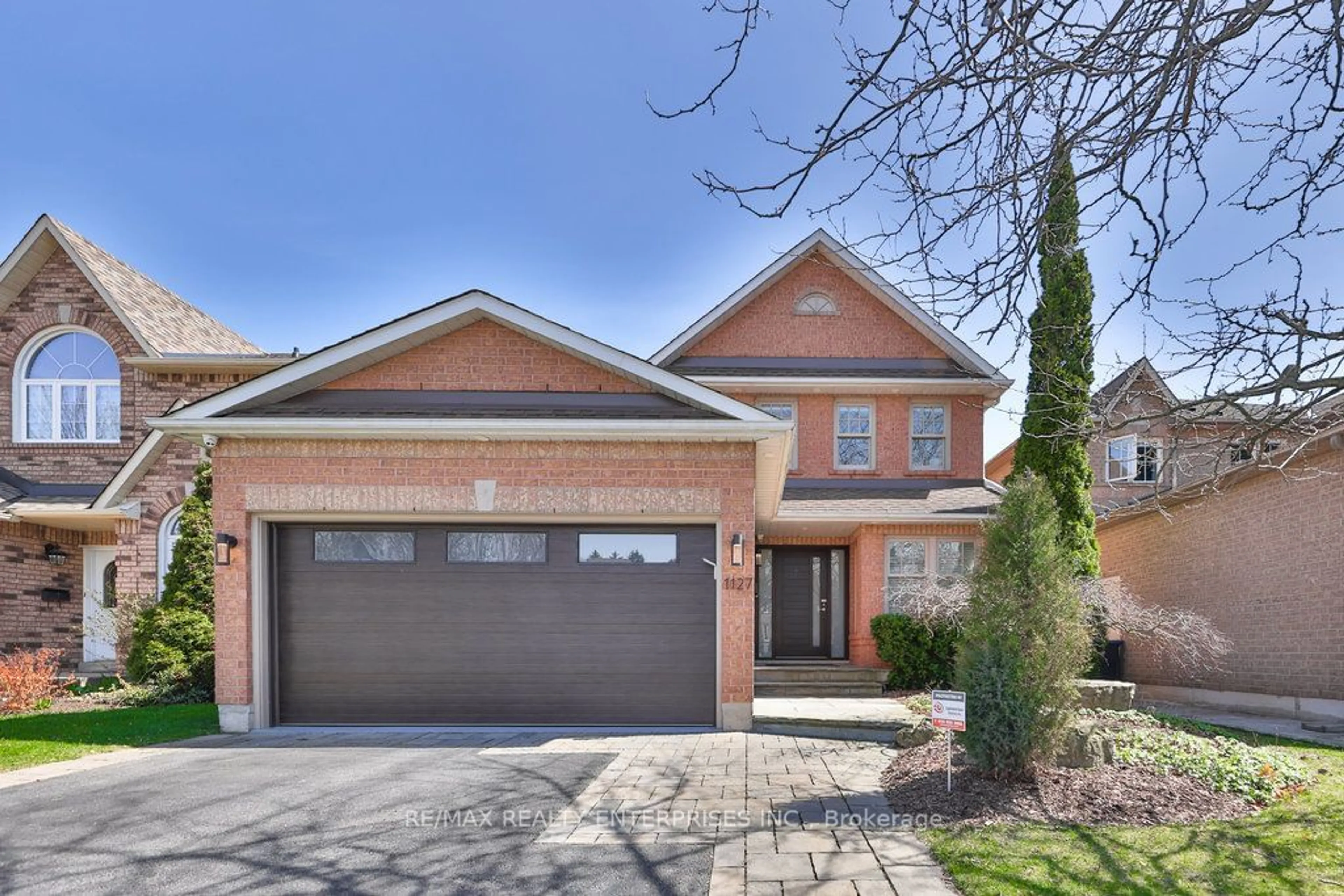 Home with brick exterior material for 1127 Queen St, Mississauga Ontario L5H 4K1