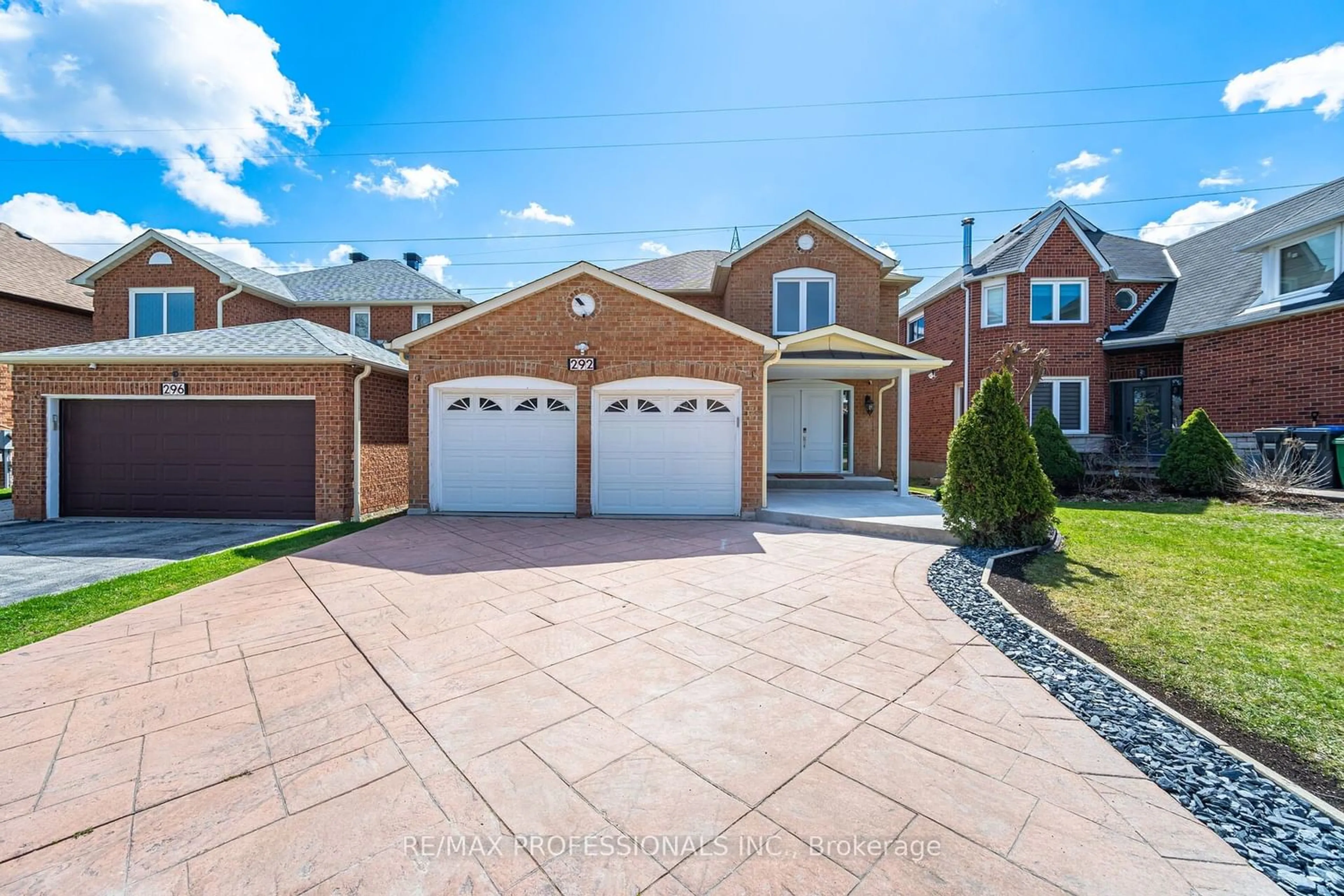 Home with brick exterior material for 292 Laurentian Ave, Mississauga Ontario L4Z 2S2