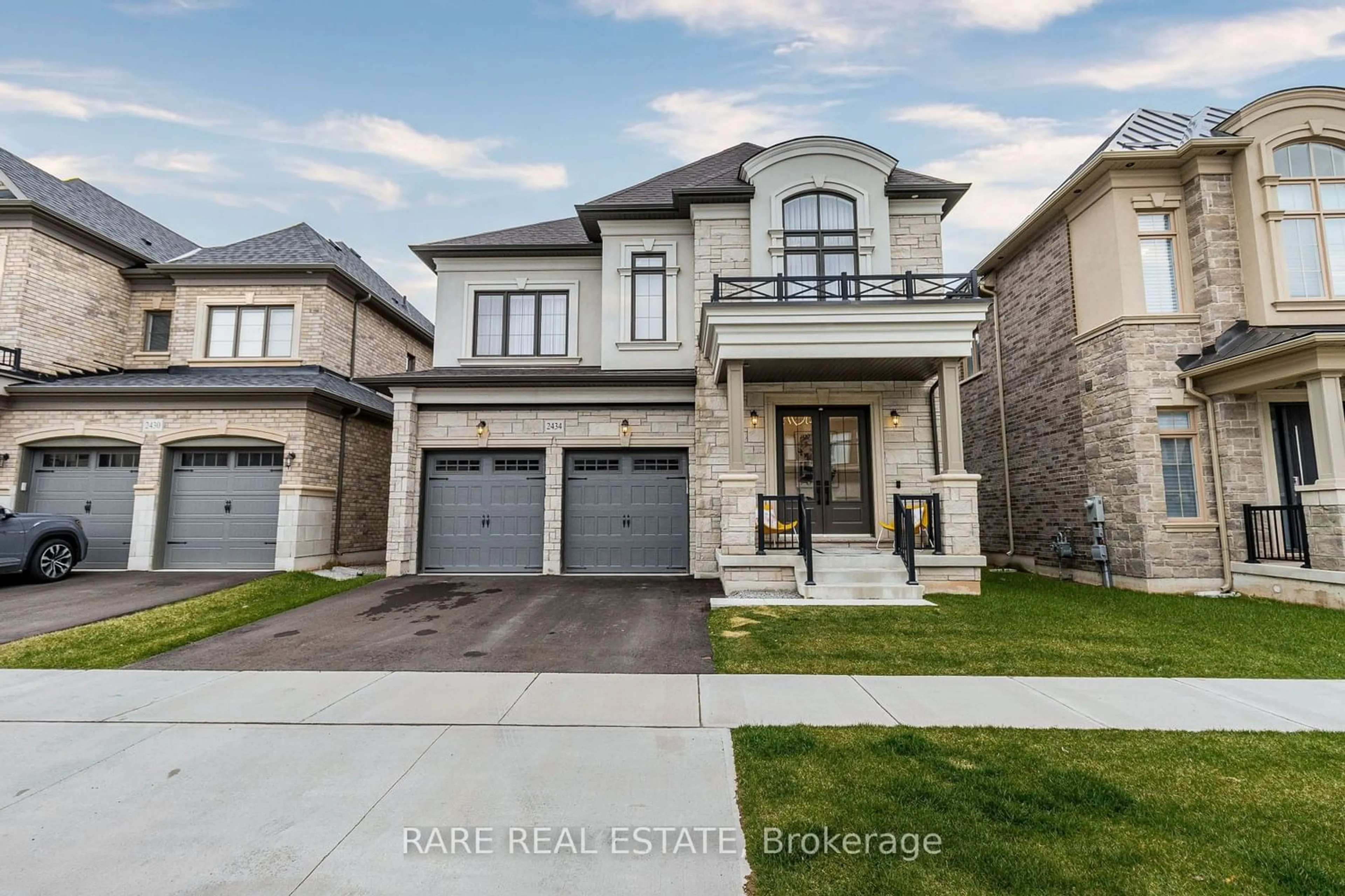 Frontside or backside of a home for 2434 Irene Cres, Oakville Ontario L6M 5M2