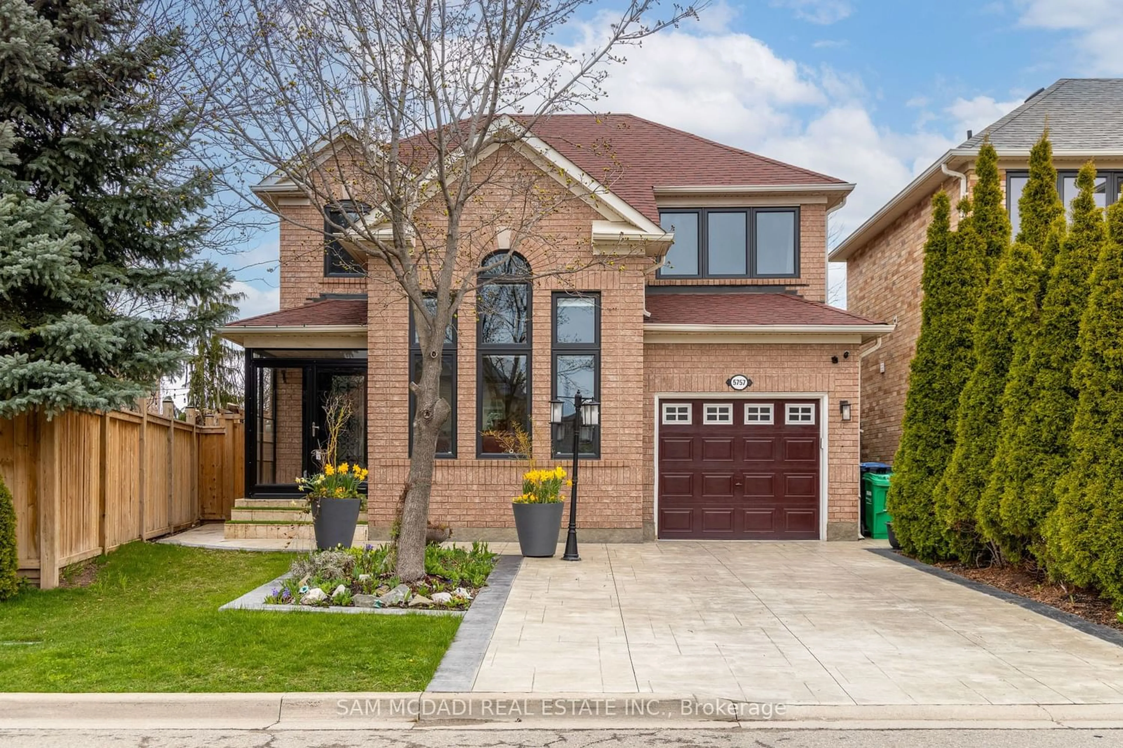 Home with brick exterior material for 5757 Macphee Rd, Mississauga Ontario L5M 7B2