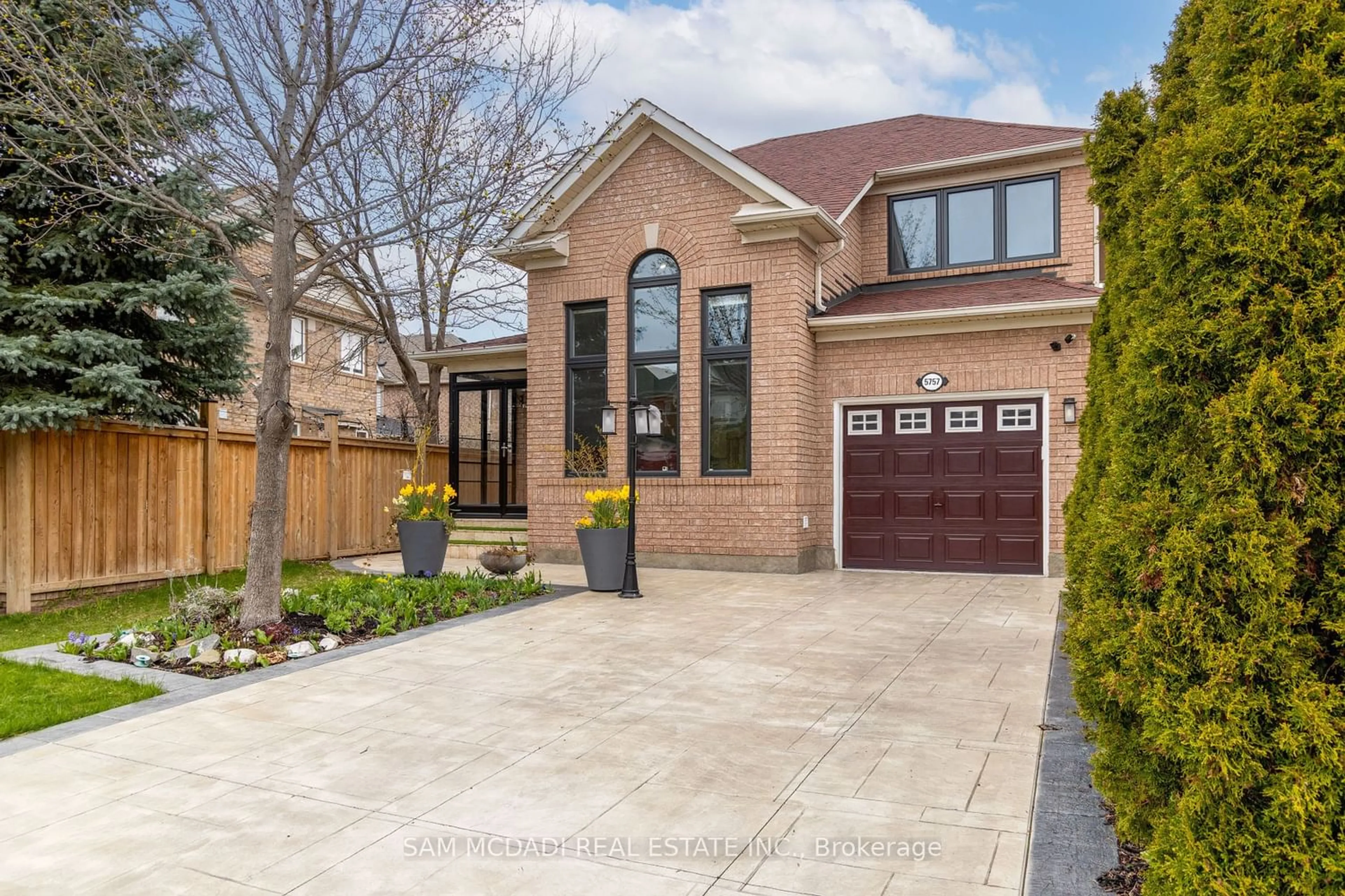 Home with brick exterior material for 5757 Macphee Rd, Mississauga Ontario L5M 7B2