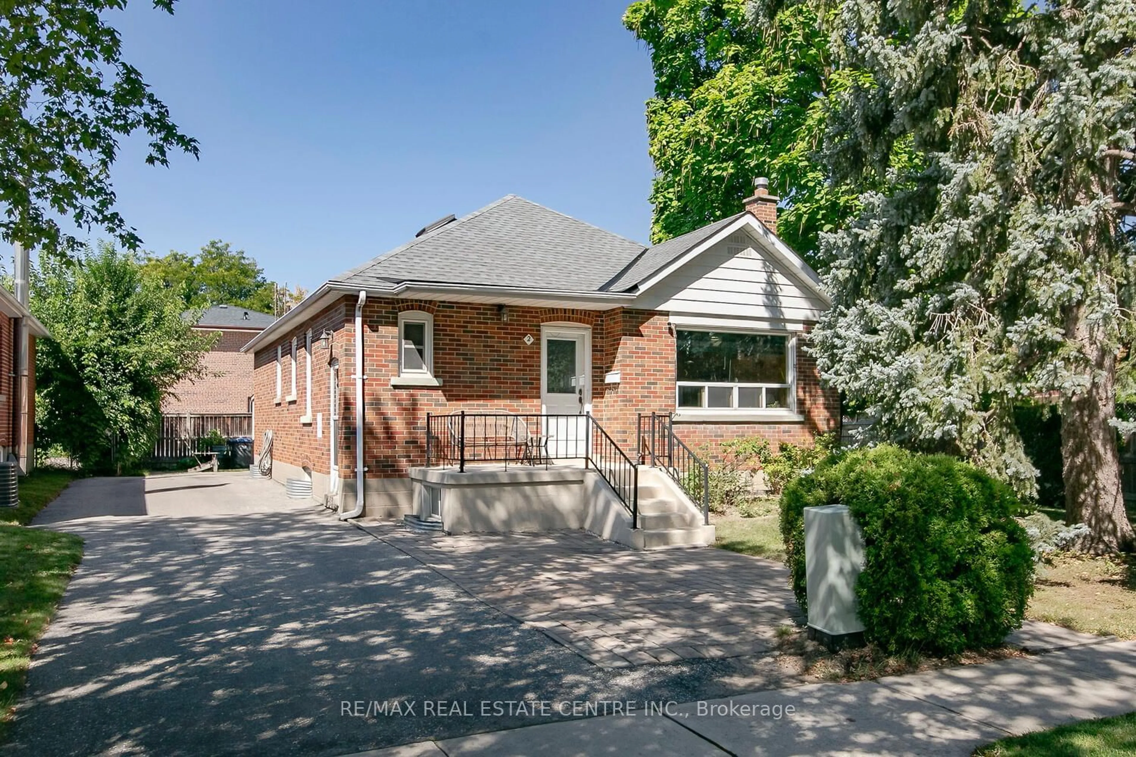 Home with brick exterior material for 2 Gregory St, Brampton Ontario L6Y 1G1