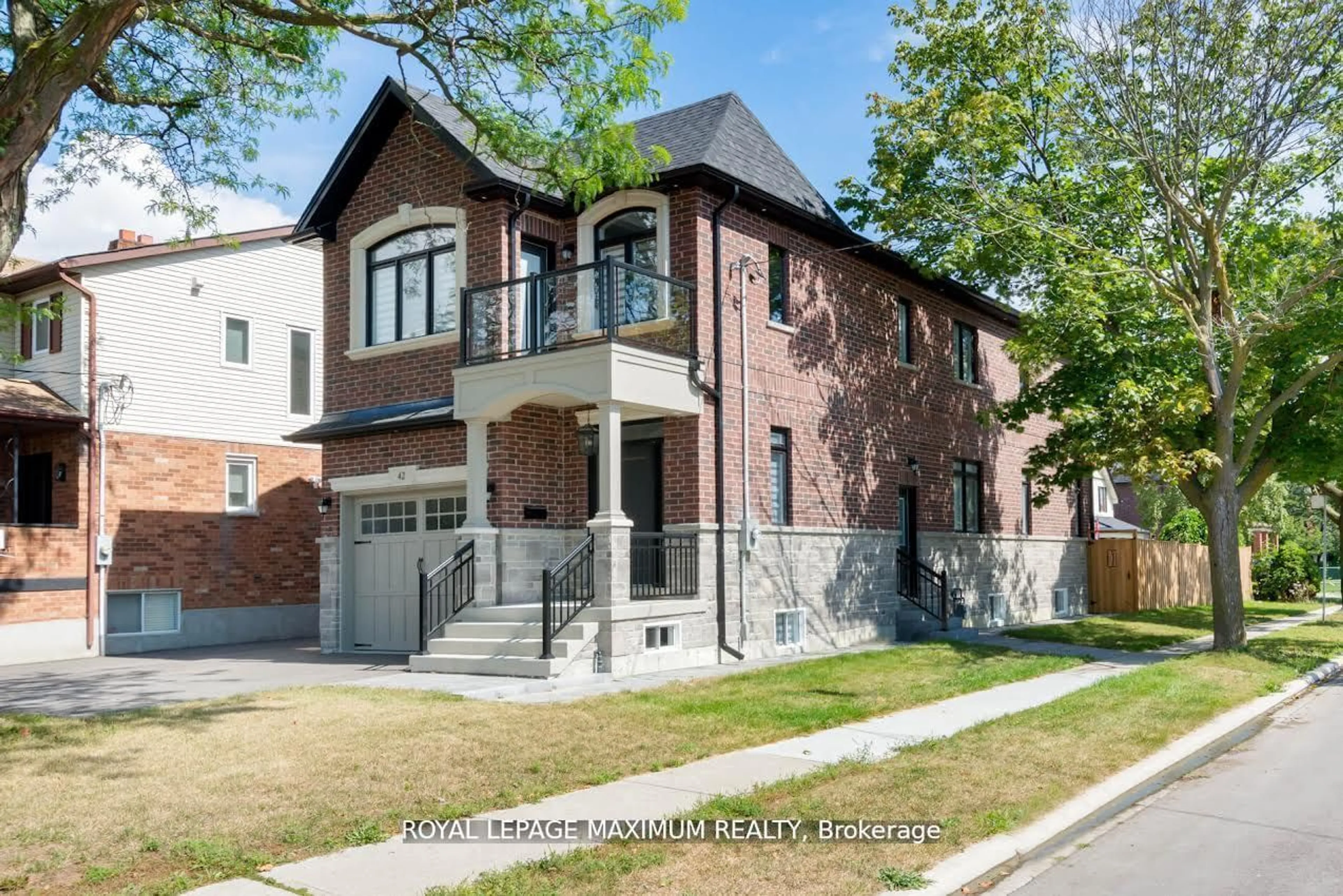 Home with brick exterior material for 42 Fairfield Ave, Toronto Ontario M8W 1R7