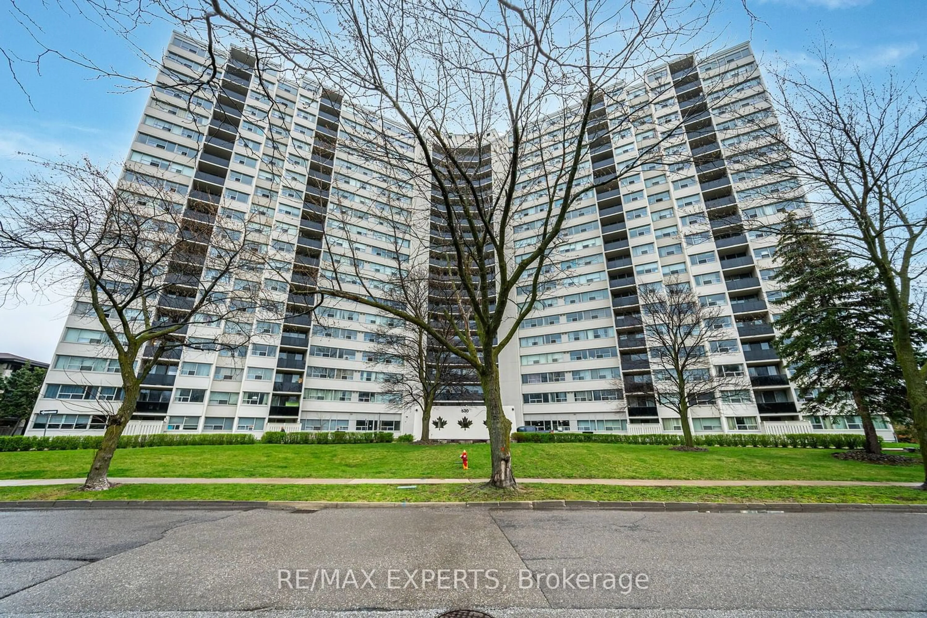 A pic from exterior of the house or condo for 530 Lolita Gdns #703, Mississauga Ontario L5A 3T2