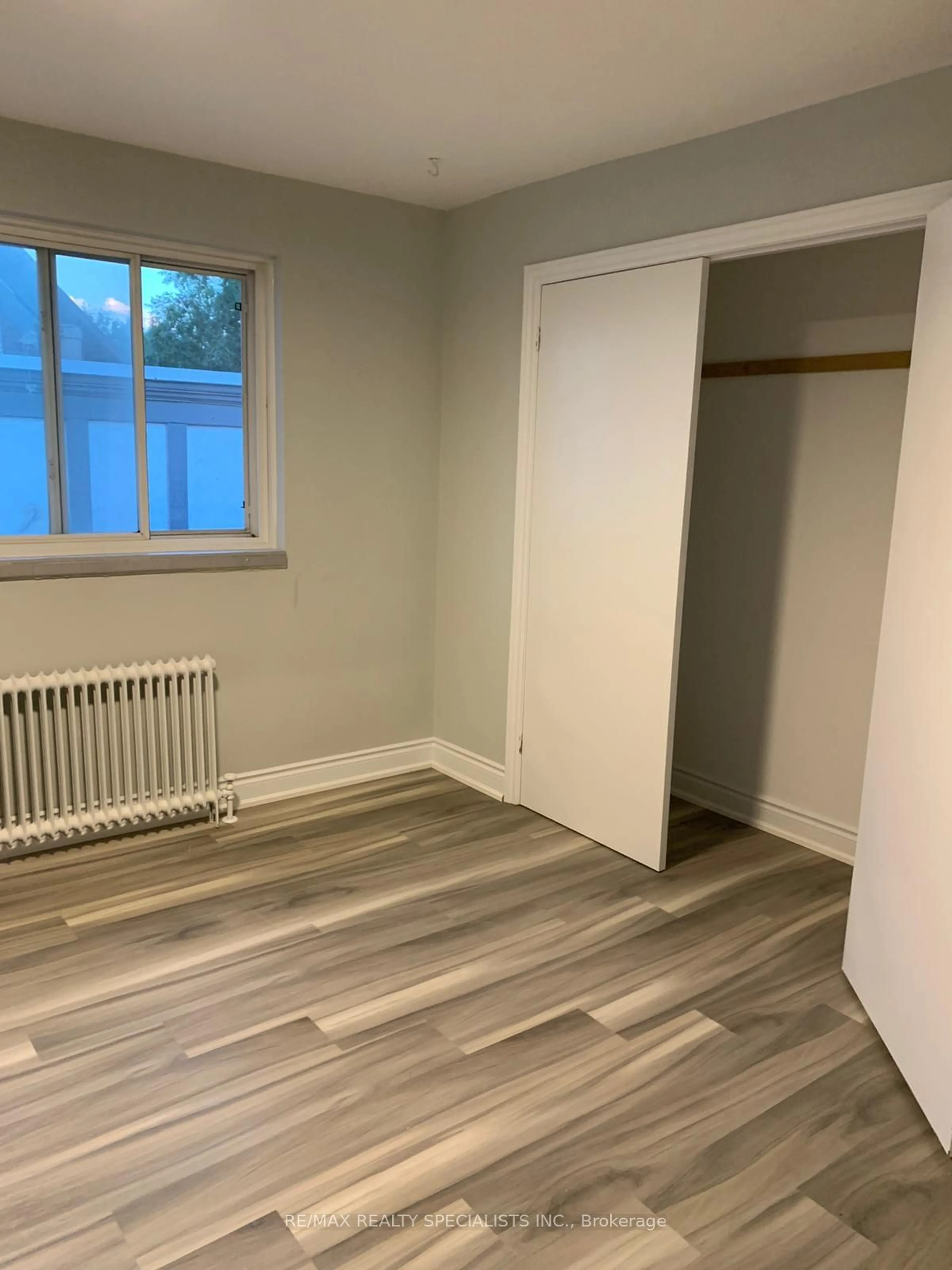 A pic of a room for 7 Woodlawn Ave, Mississauga Ontario L5G 3K4