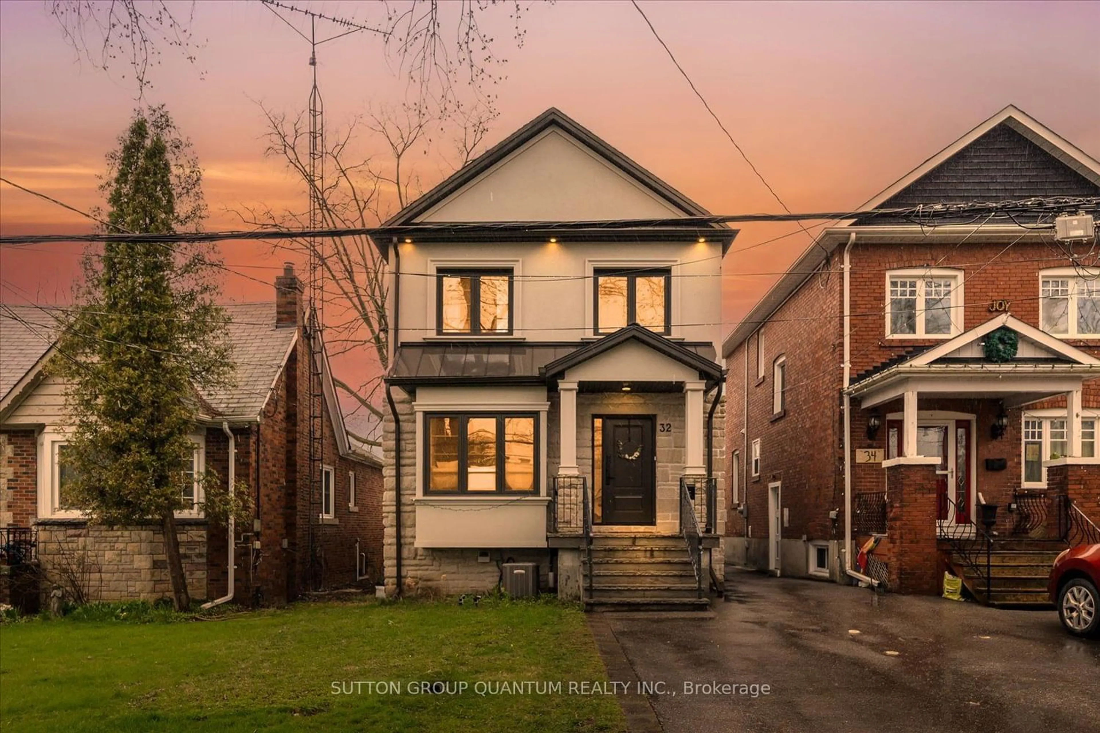 Frontside or backside of a home for 32 Arcadian Circ, Toronto Ontario M8W 2Y9