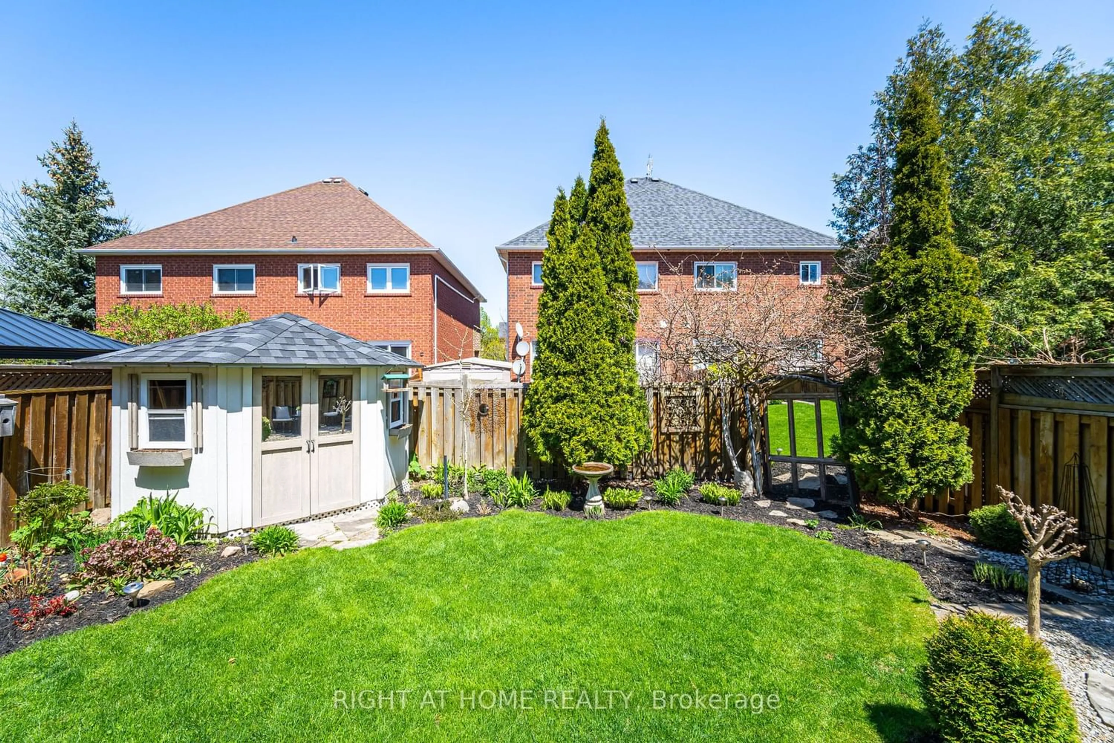 Patio for 6027 Maple Gate Circ, Mississauga Ontario L5N 7A7