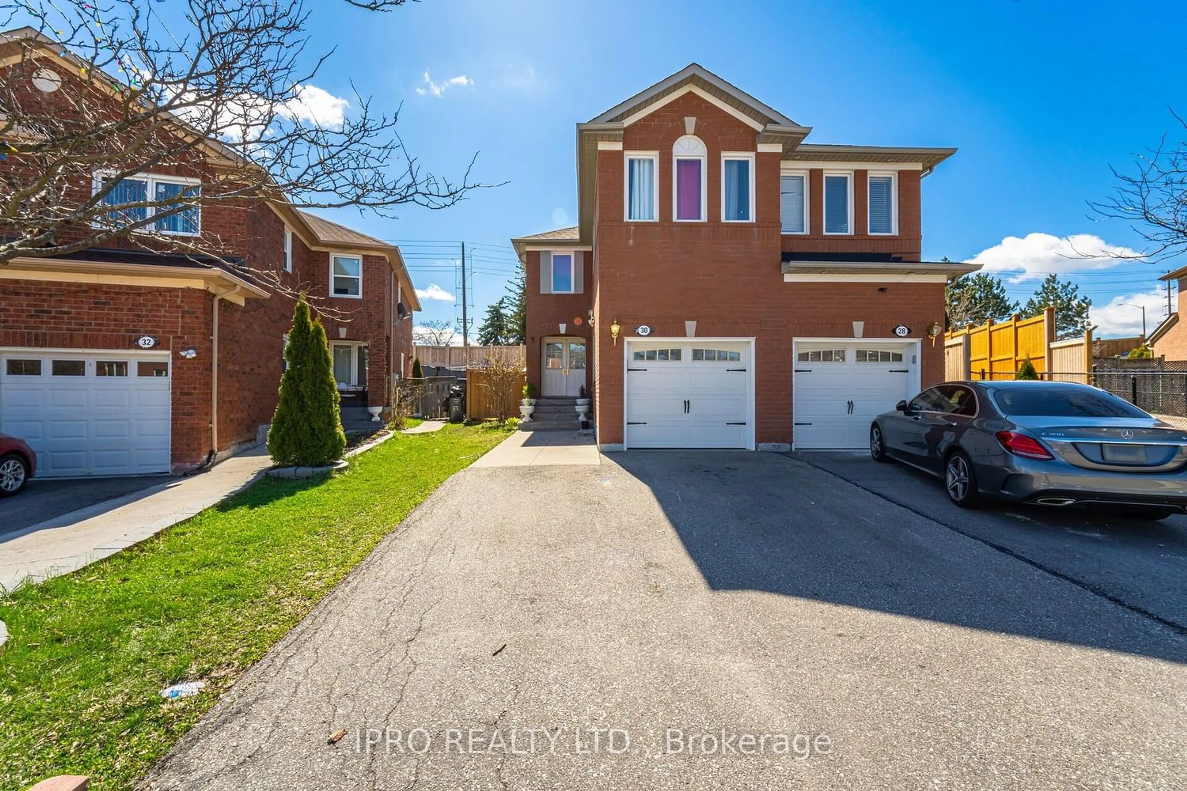 Frontside or backside of a home for 30 Mount Ranier Cres, Brampton Ontario L6R 2K9