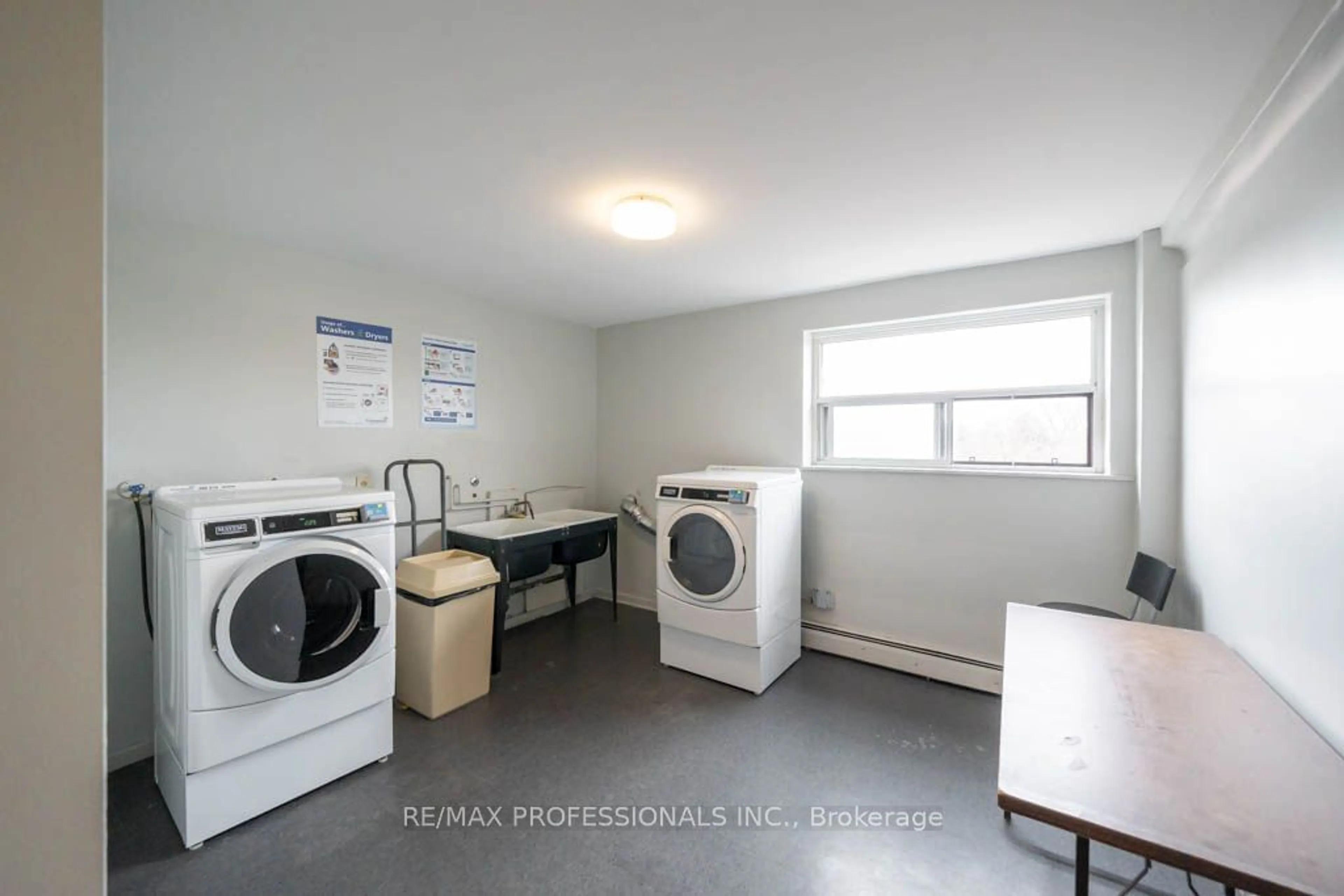 Laundry room for 2411 New St #502, Burlington Ontario L7R 1K2