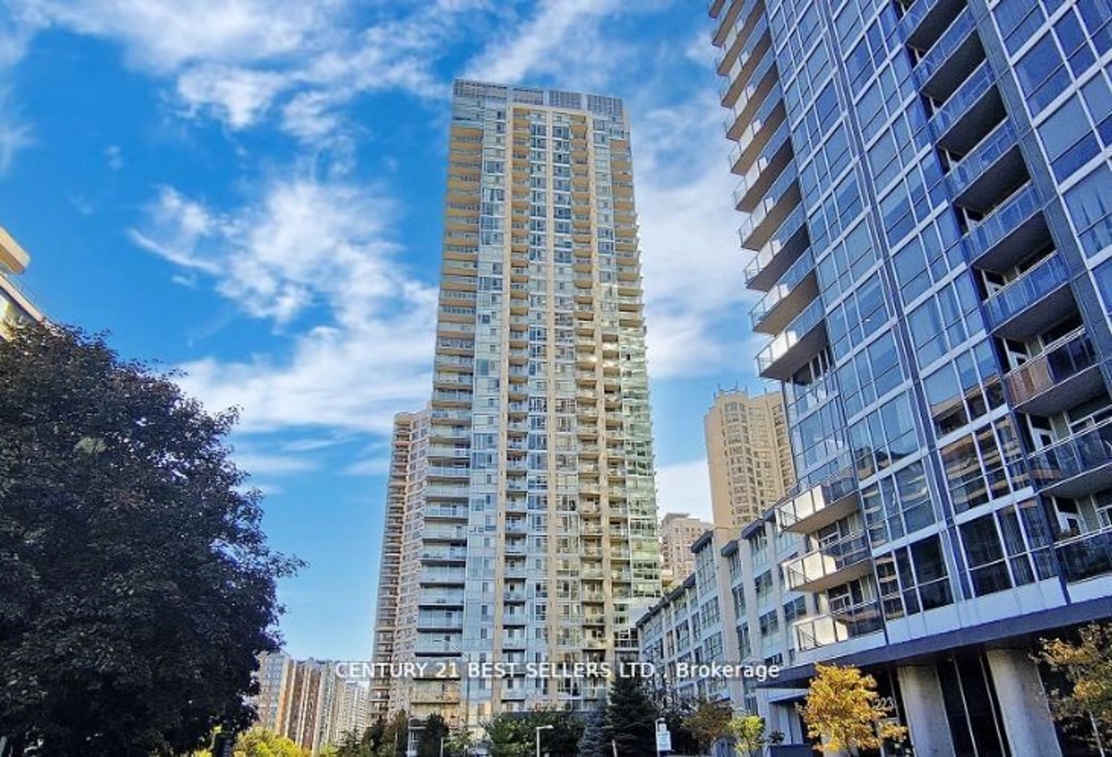 A pic from exterior of the house or condo for 225 Webb Dr #801, Mississauga Ontario L5B 3Y5
