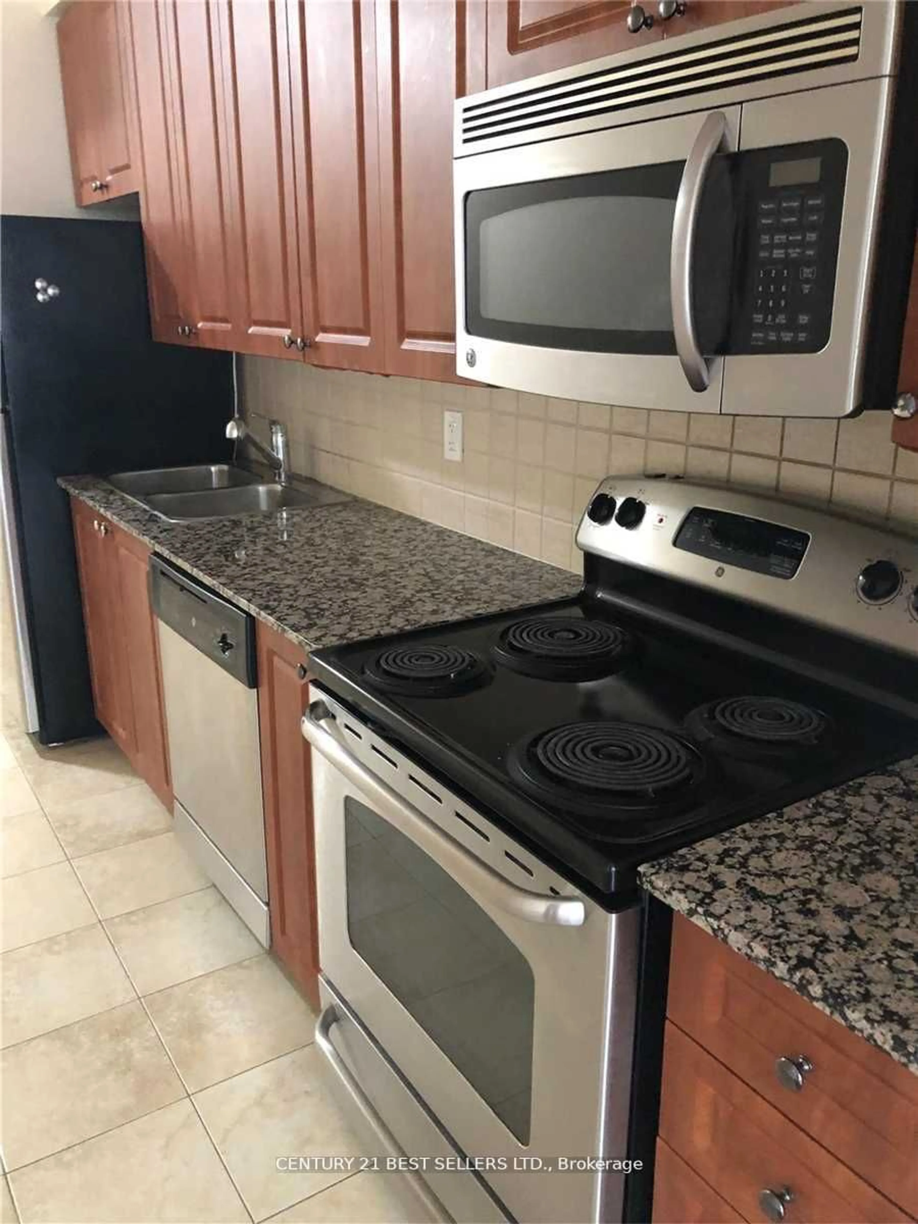 Standard kitchen for 225 Webb Dr #801, Mississauga Ontario L5B 3Y5