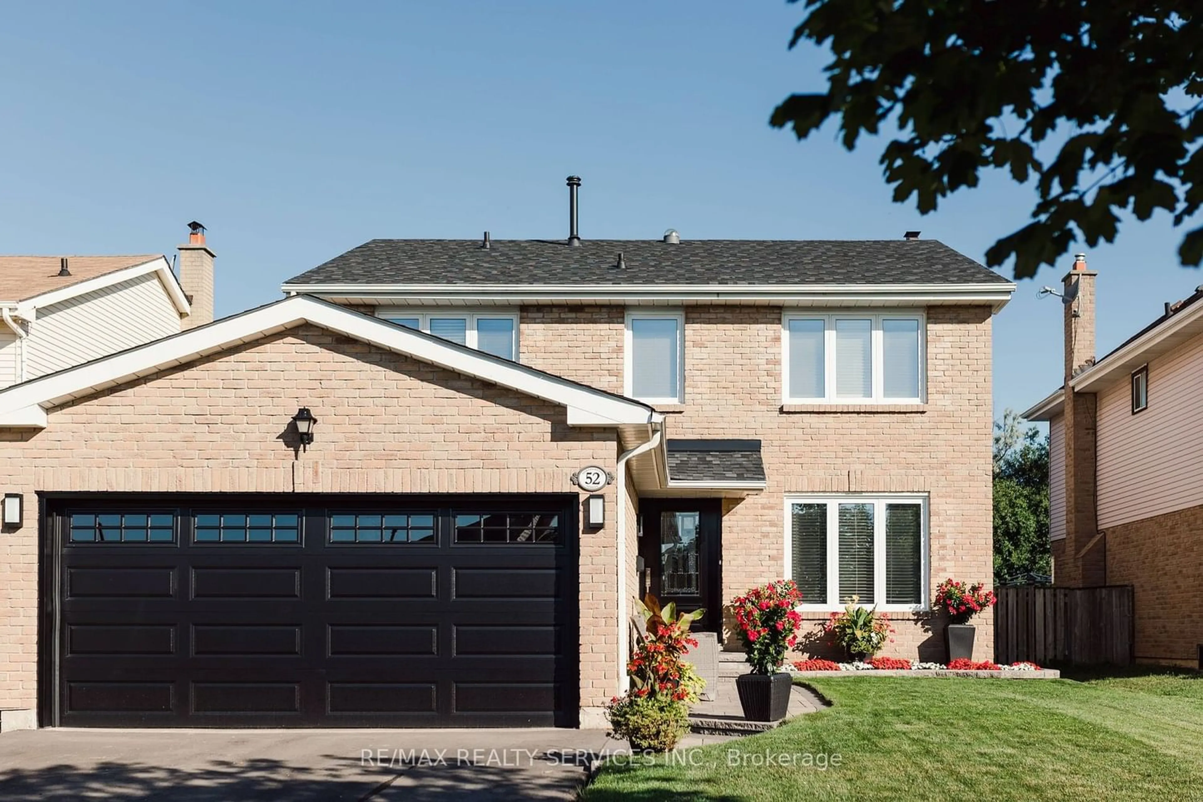 Home with brick exterior material for 52 Northampton St, Brampton Ontario L6S 3Y7