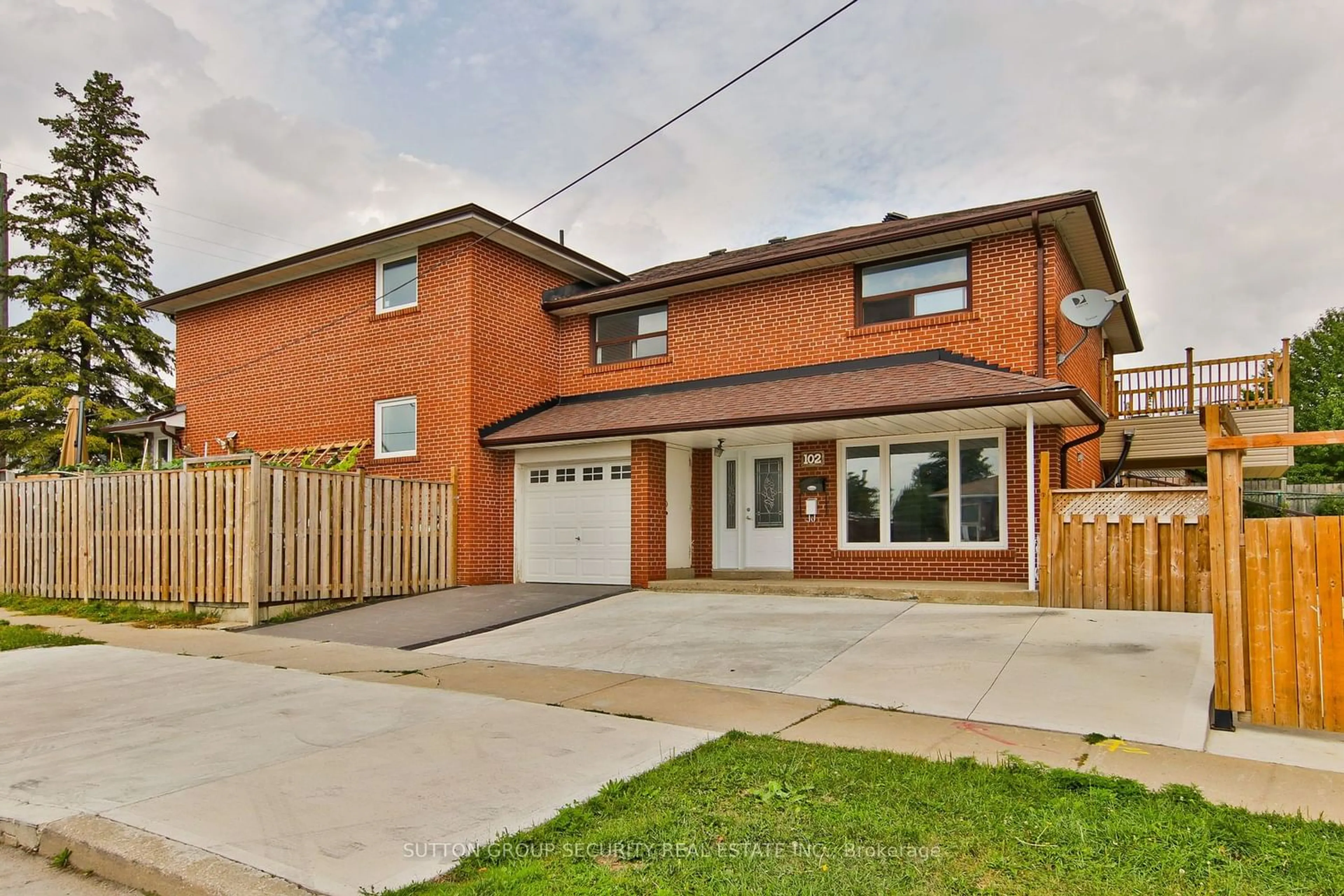 Home with brick exterior material for 102 Paradelle Cres, Toronto Ontario M3N 1E4