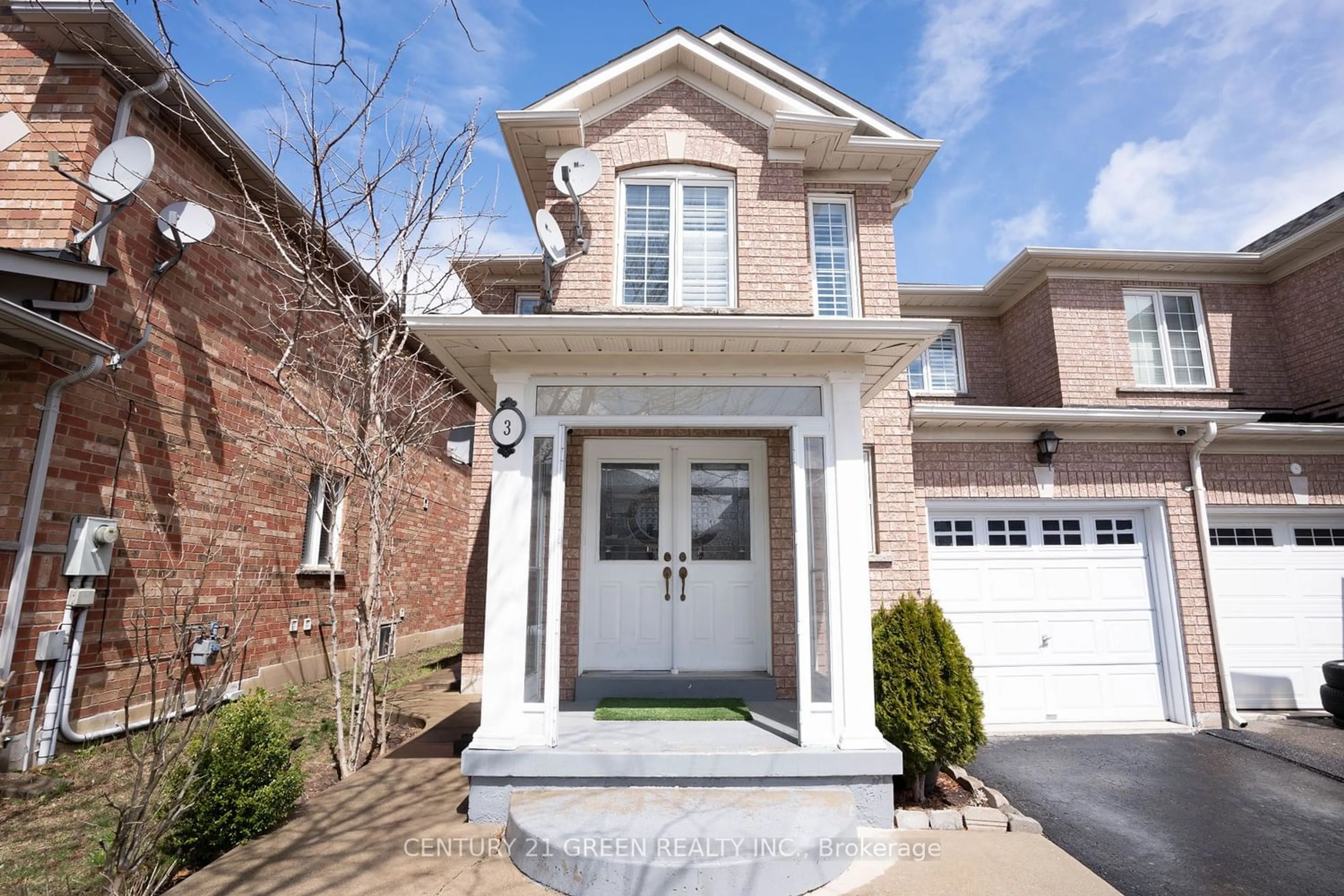 Home with brick exterior material for 3 Butterchurn Rd, Brampton Ontario L6X 4V1