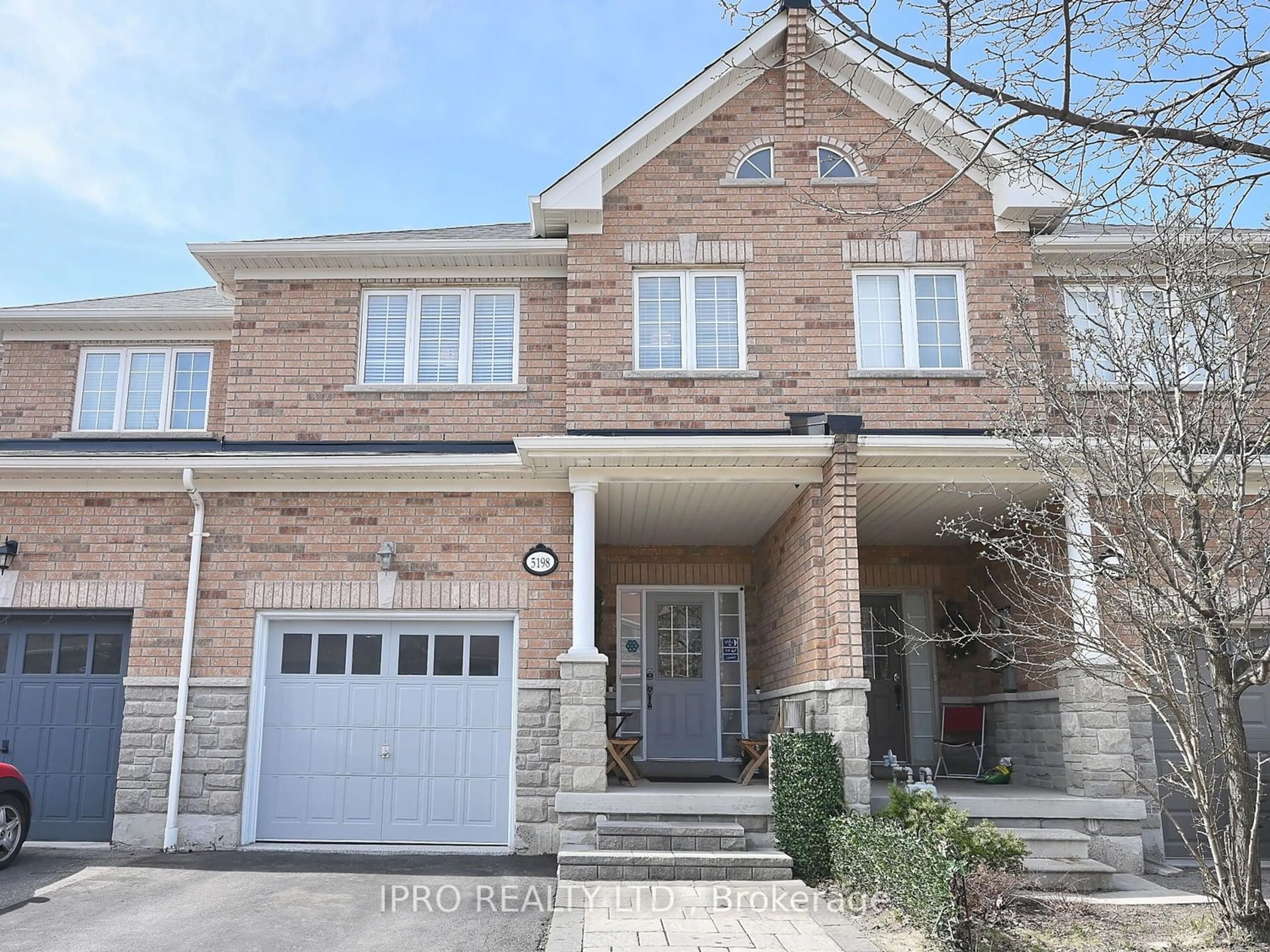 Home with brick exterior material for 5198 Angel Stone Dr, Mississauga Ontario L5M 0L4