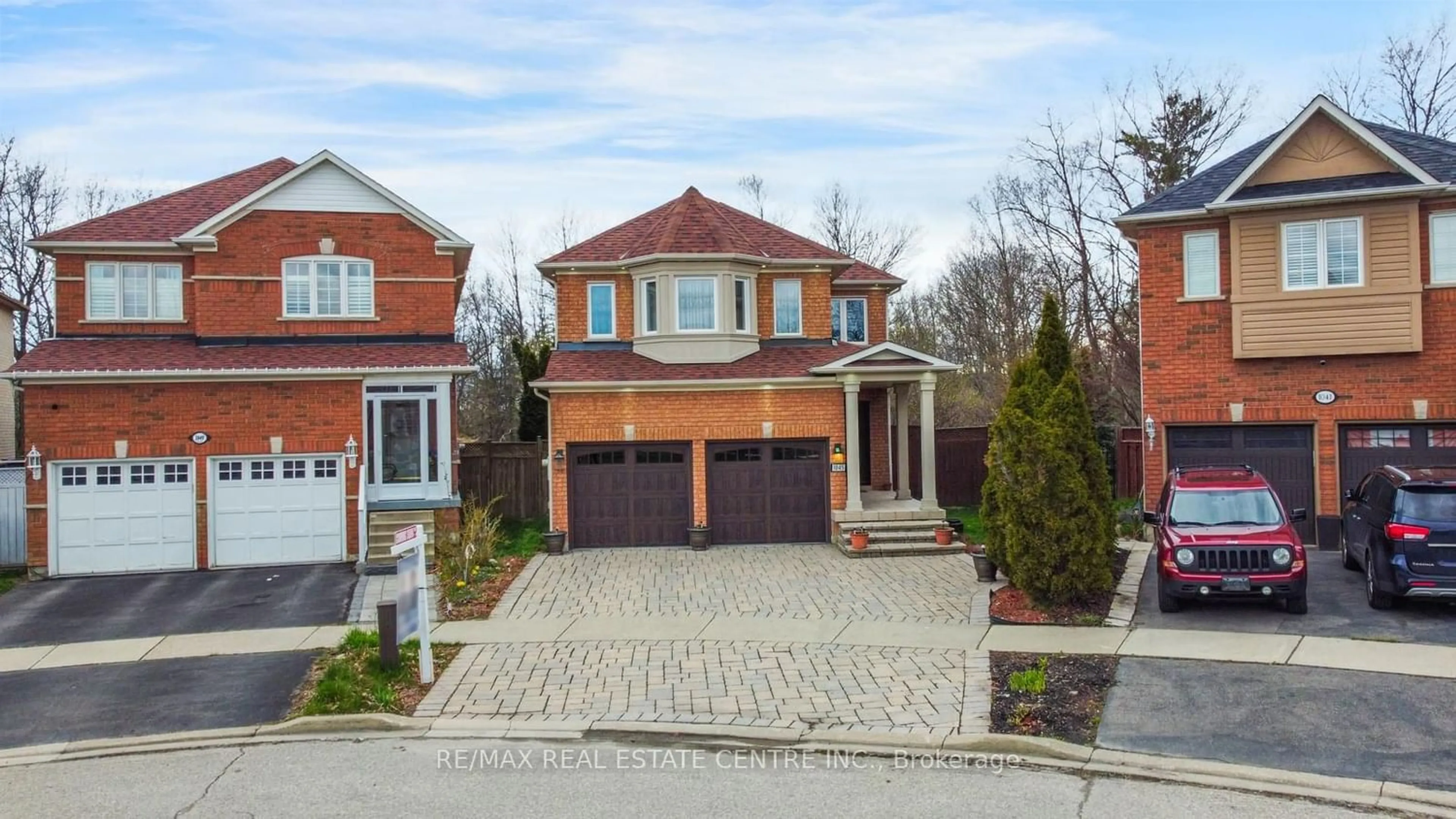 Home with brick exterior material for 1045 Knotty Pine Grve, Mississauga Ontario L5W 1J7