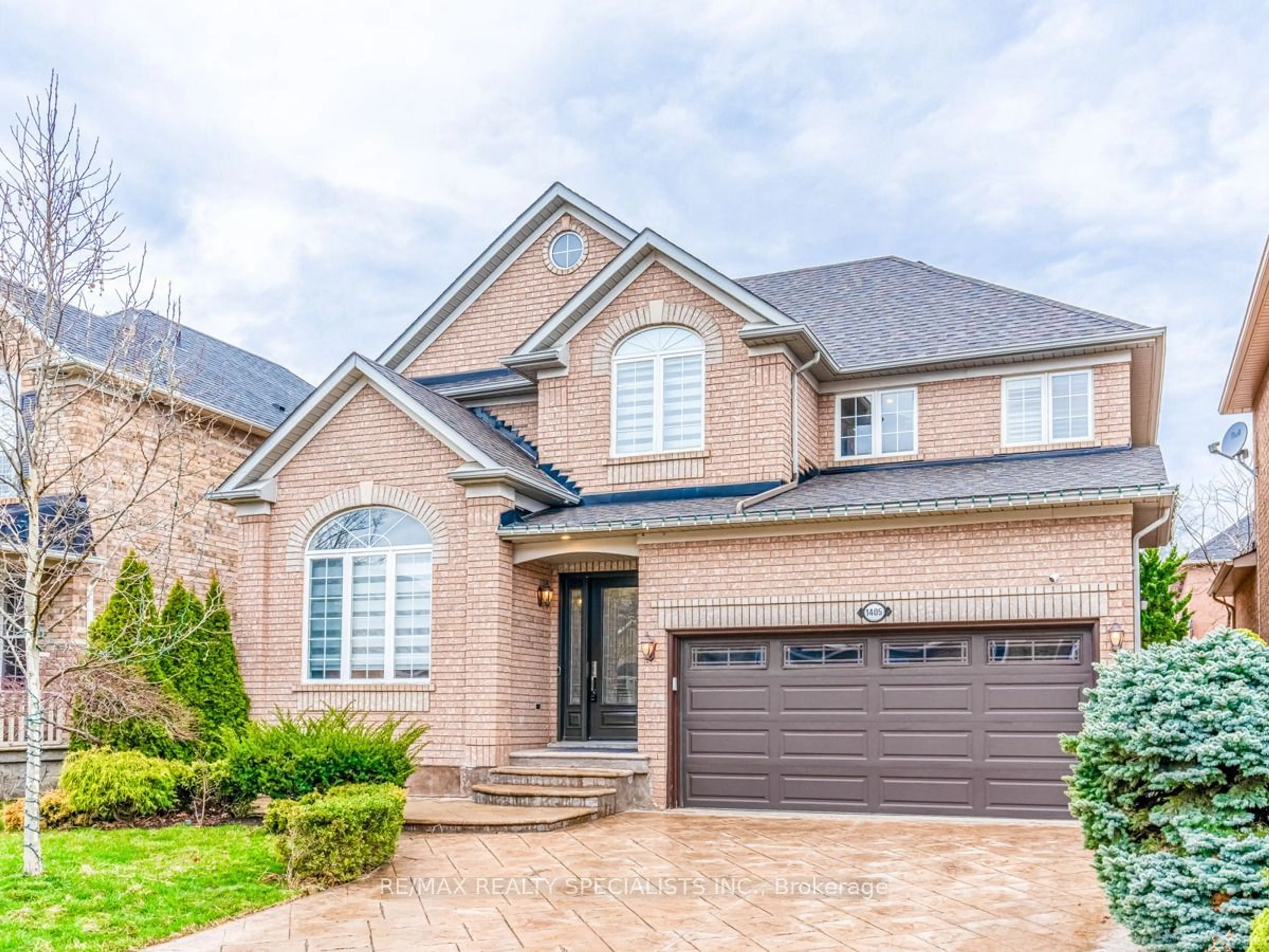 Home with brick exterior material for 1405 Thorncrest Cres, Oakville Ontario L6M 3Y9