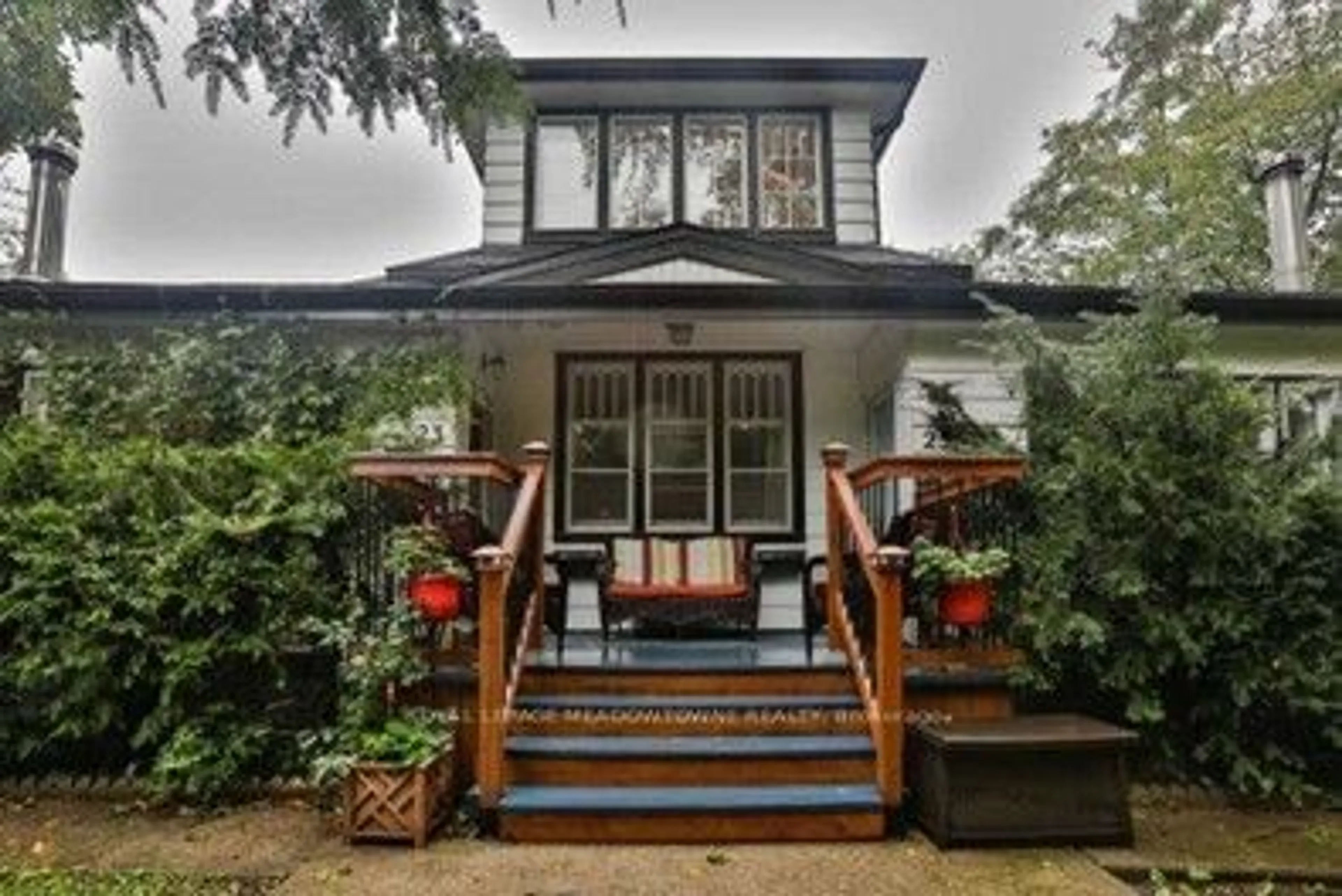 Cottage for 23-25 Peter St, Mississauga Ontario L5H 2G3