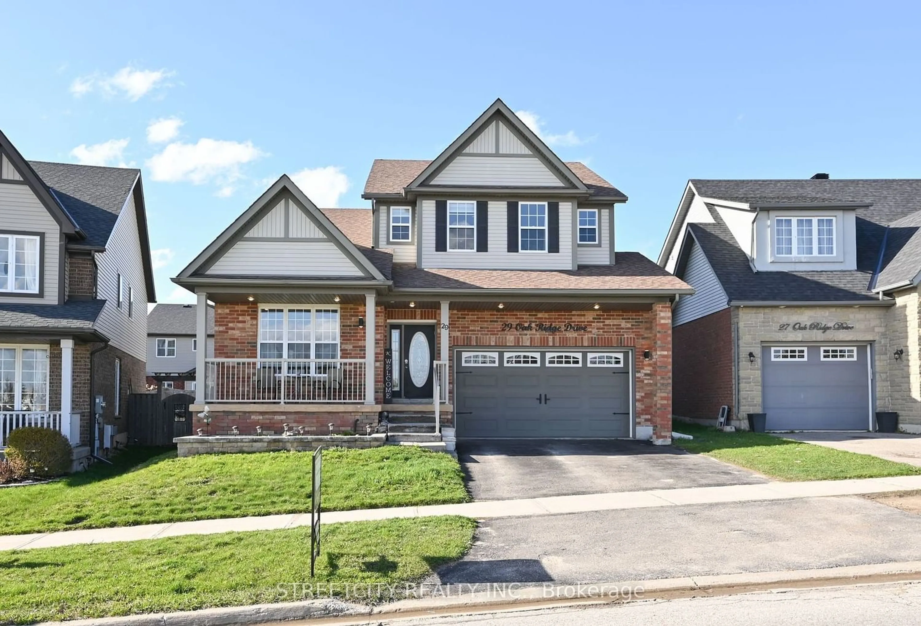 Home with brick exterior material for 29 Oak Ridge Dr, Orangeville Ontario L9W 5J6